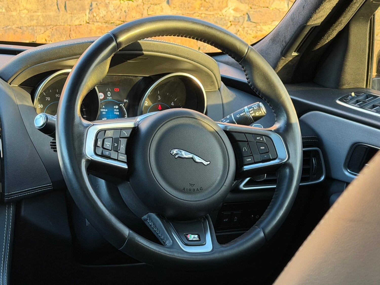 Used Jaguar F-Pace 2019 for sale - 76370537: Photo 26