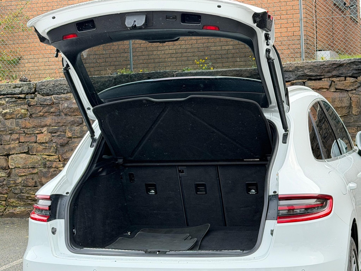 Used Porsche Macan 2014 for sale - 76994057: Photo 19