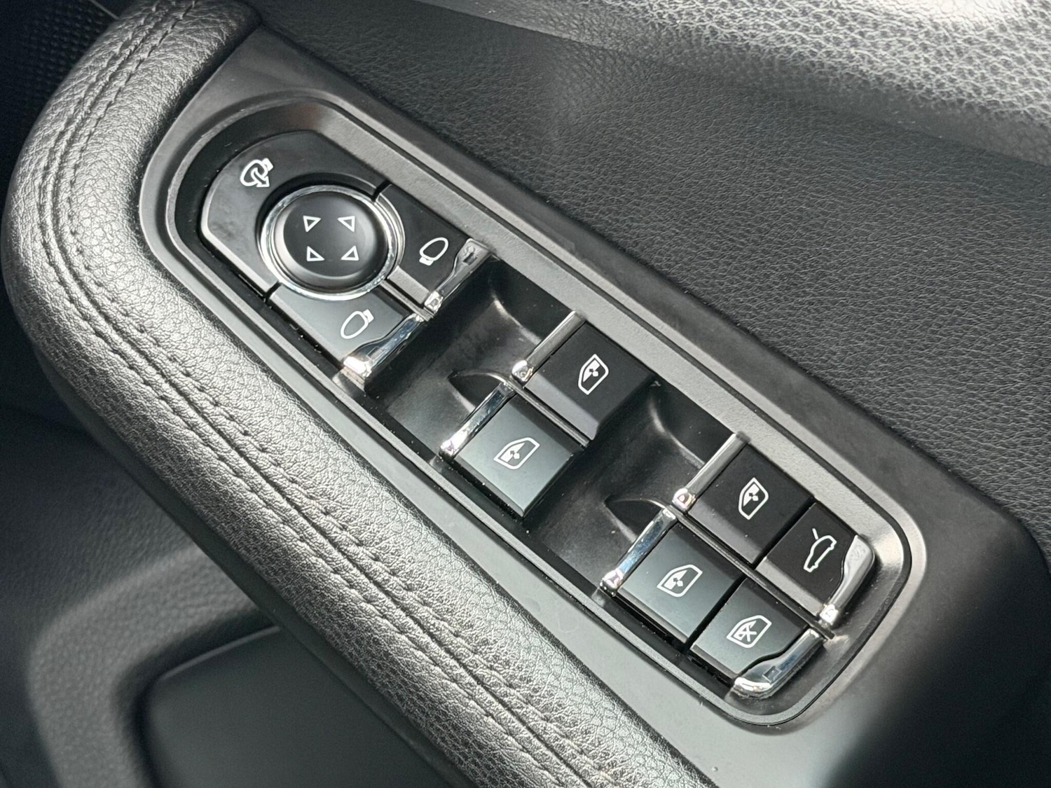 Used Porsche Macan 2014 for sale - 76994057: Photo 46