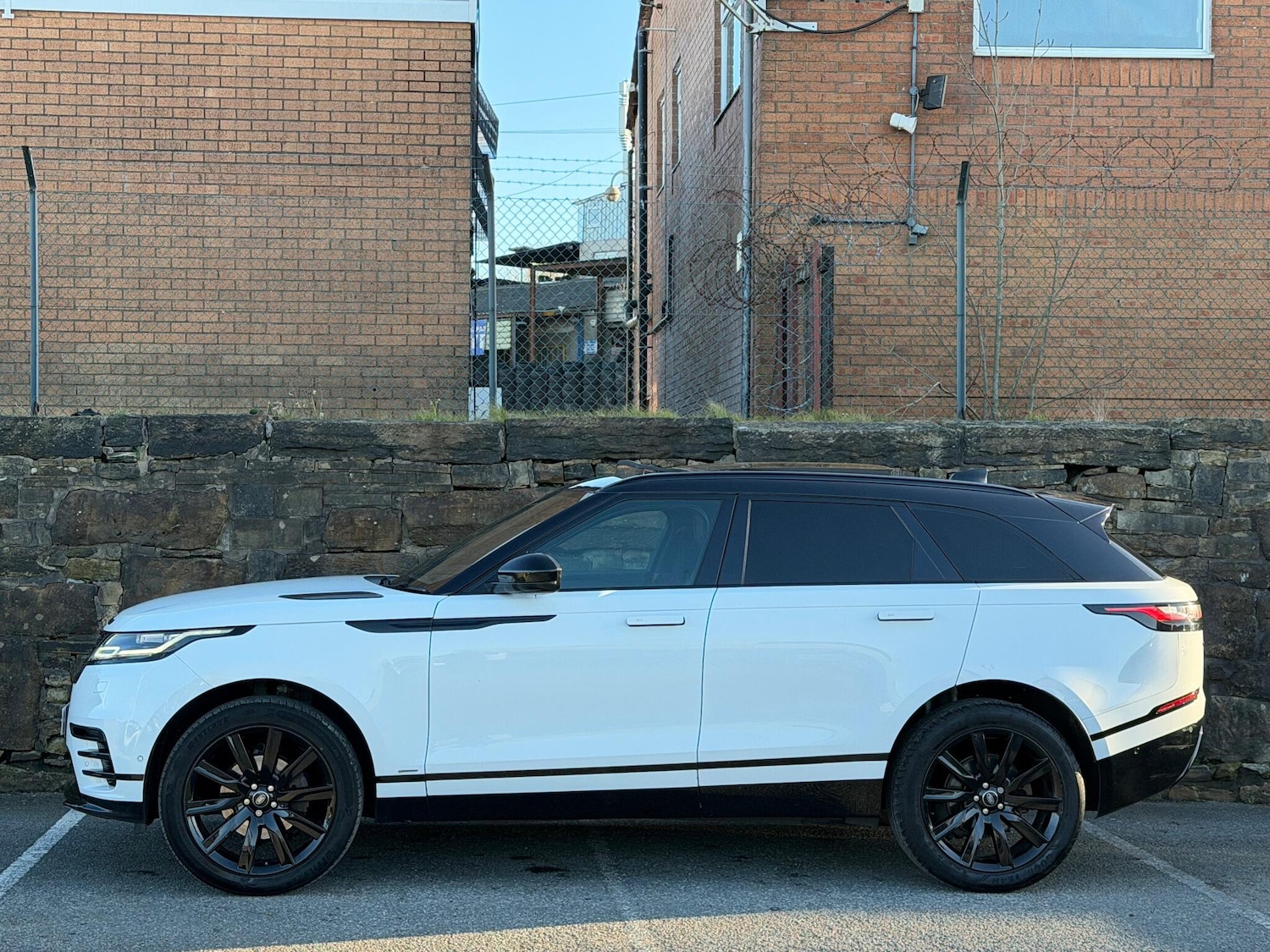 Used Land Rover Range Rover Velar 2018 for sale - 76935774: Photo 4