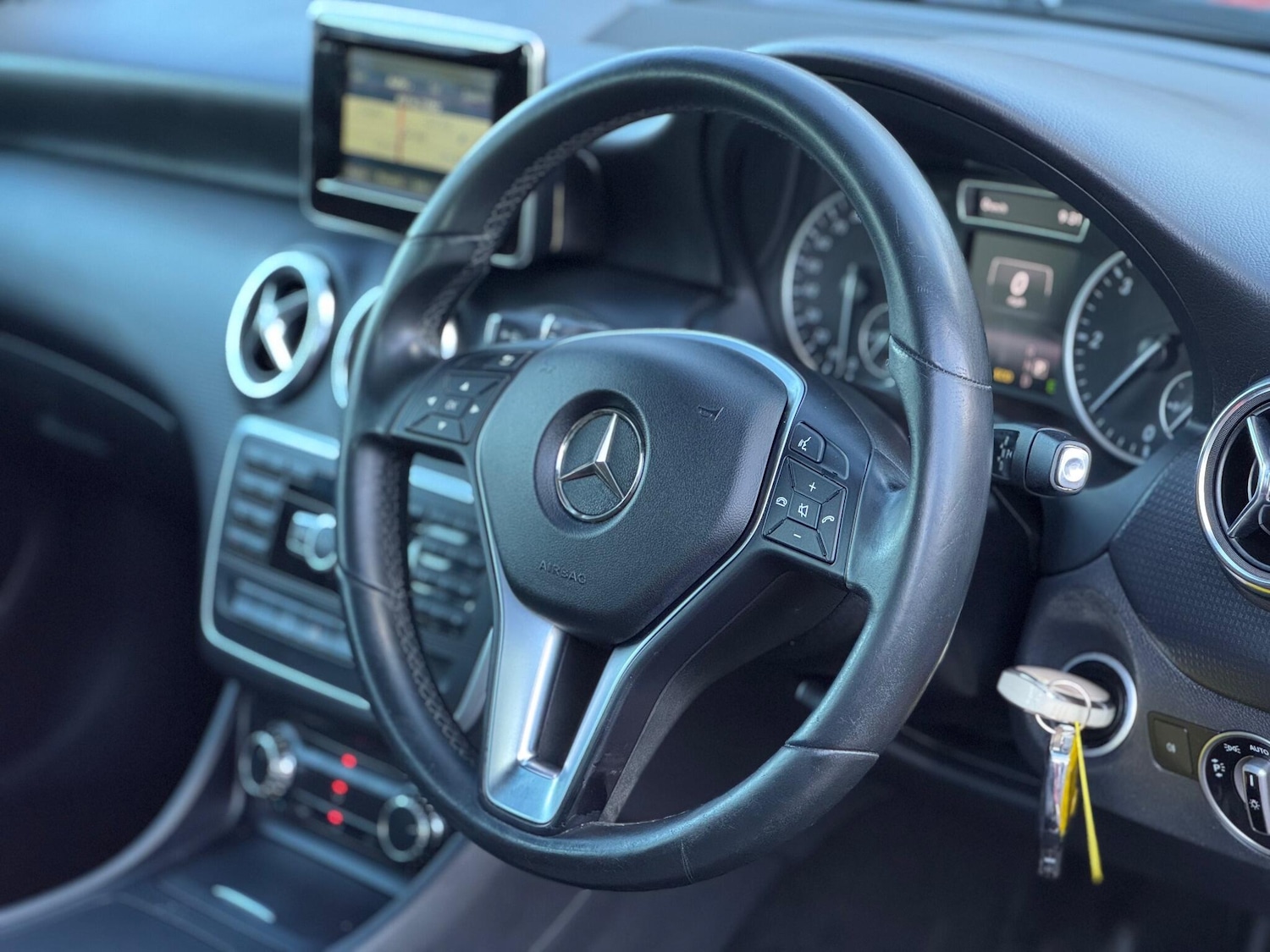 Used Mercedes-Benz A-Class 2014 for sale - 76337883: Photo 12