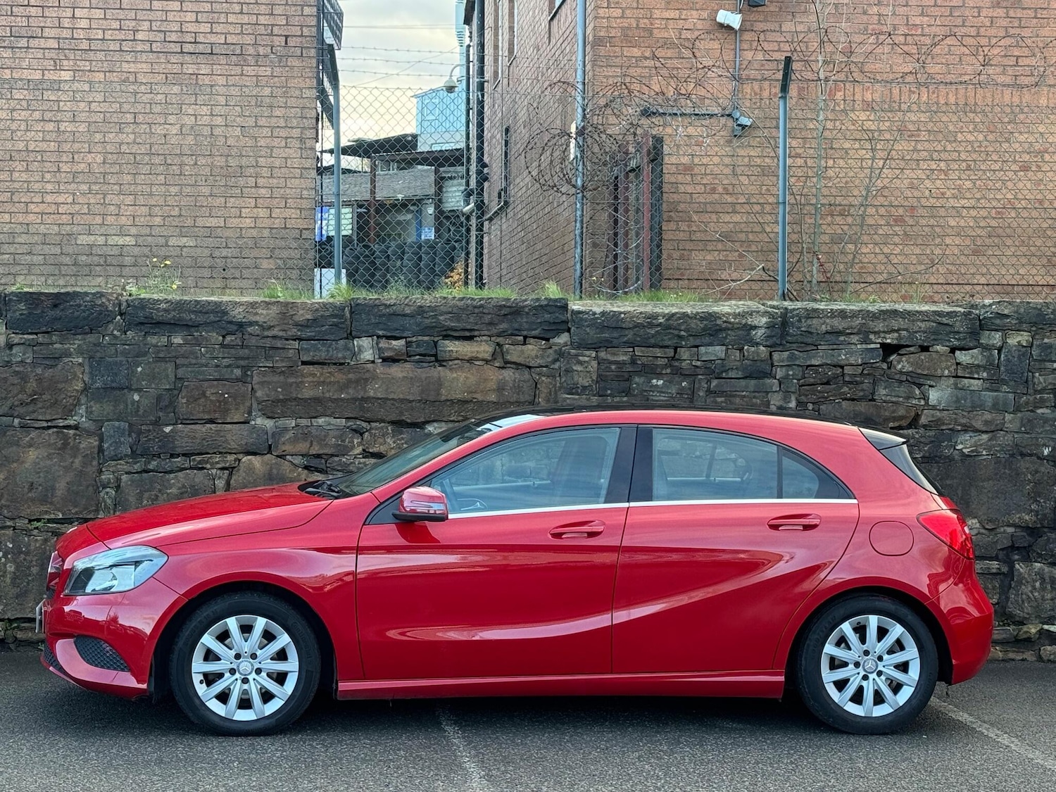 Used Mercedes-Benz A-Class 2014 for sale - 76337883: Photo 4