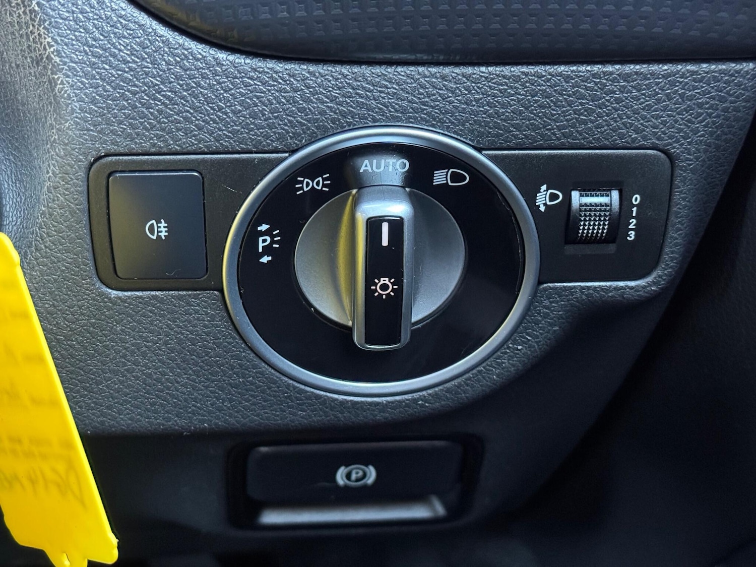 Used Mercedes-Benz A-Class 2014 for sale - 76337883: Photo 43