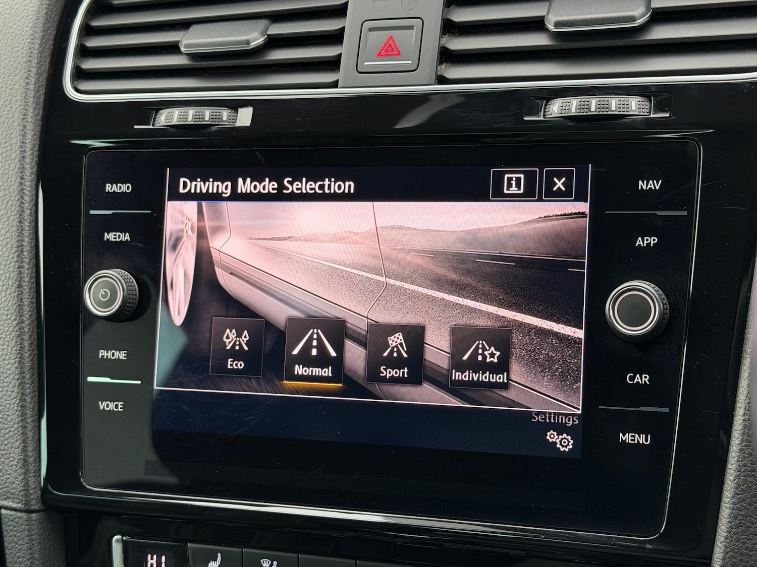 Used Volkswagen Golf 2018 for sale - 76377185: Photo 35