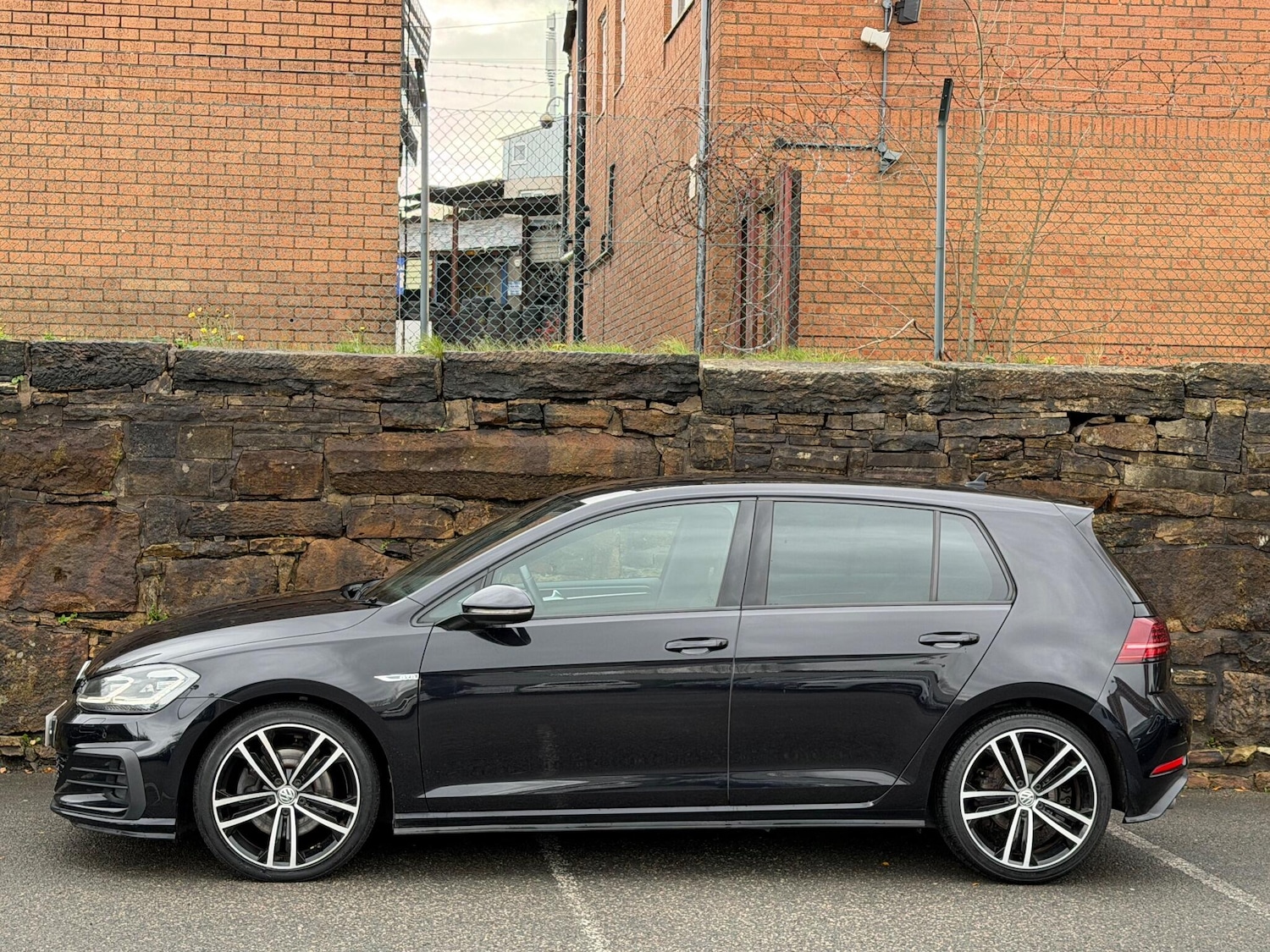 Used Volkswagen Golf 2018 for sale - 76377185: Photo 4