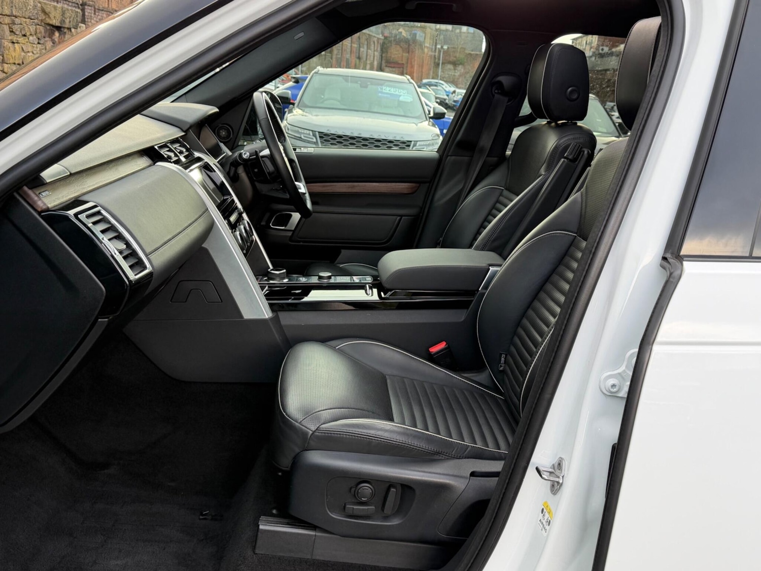 Used Land Rover Discovery 2020 for sale - 77305506: Photo 17