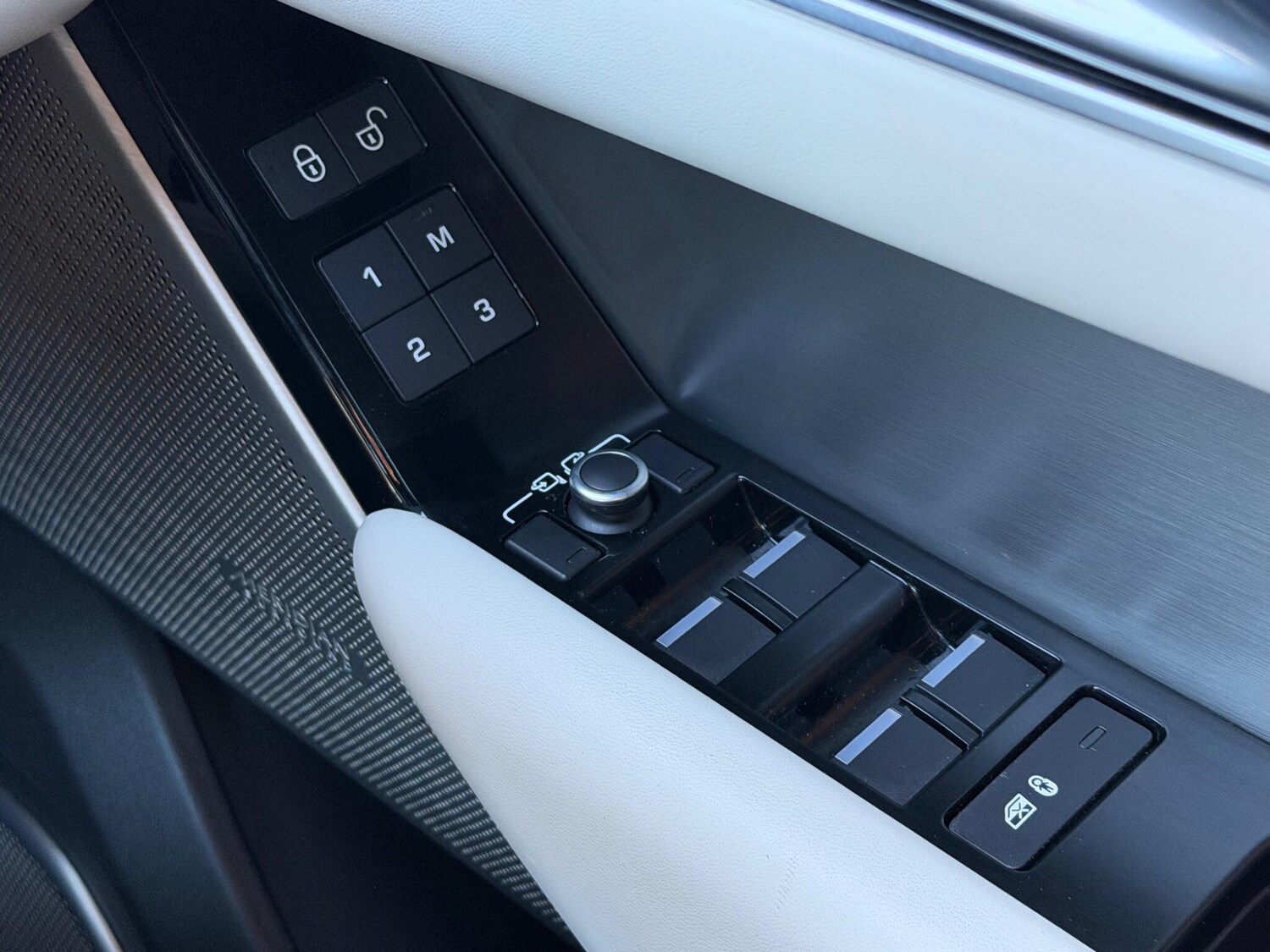 Used Land Rover Range Rover Velar 2018 for sale - 77130999: Photo 45