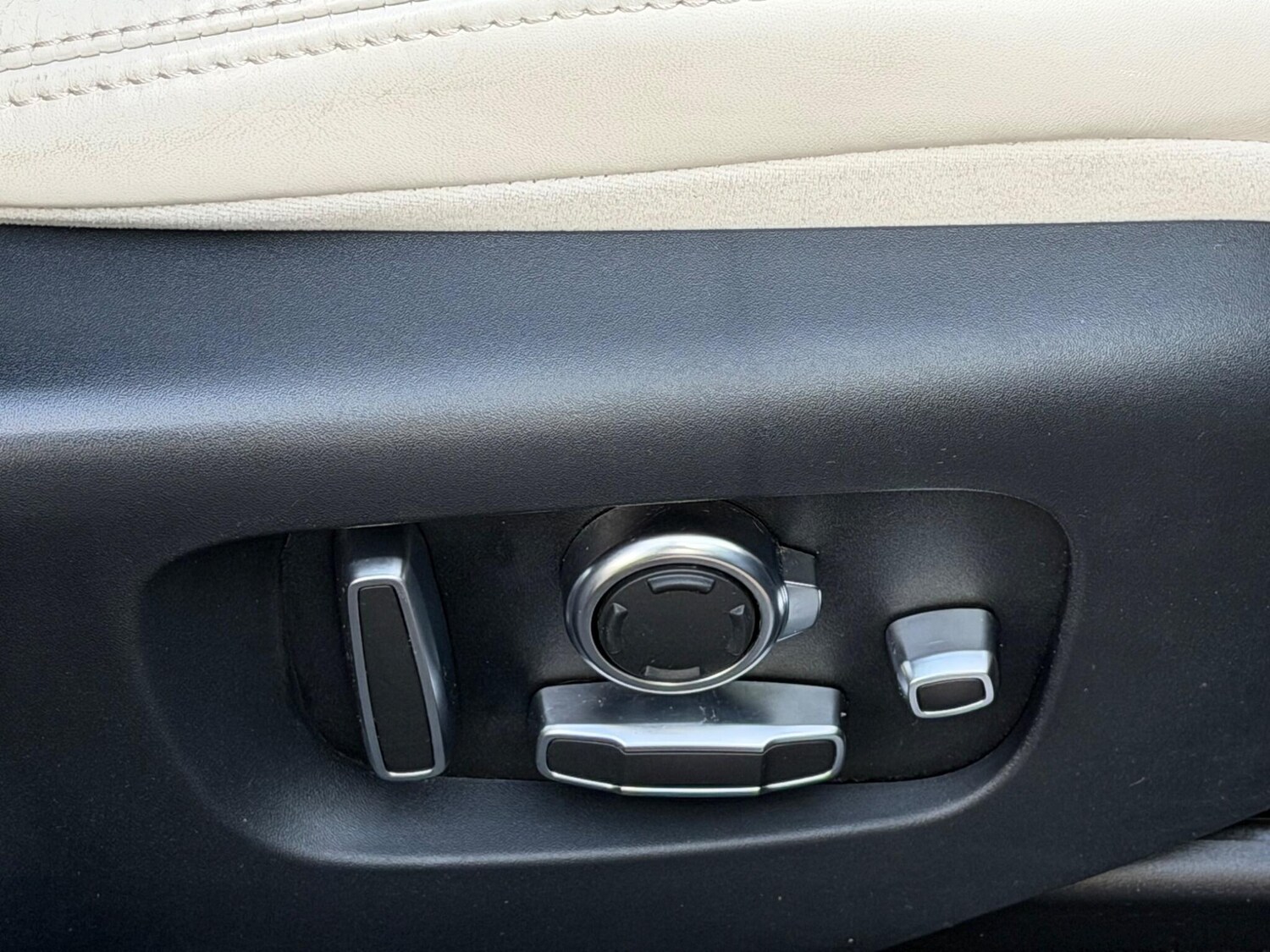 Used Land Rover Range Rover Velar 2018 for sale - 77130999: Photo 47