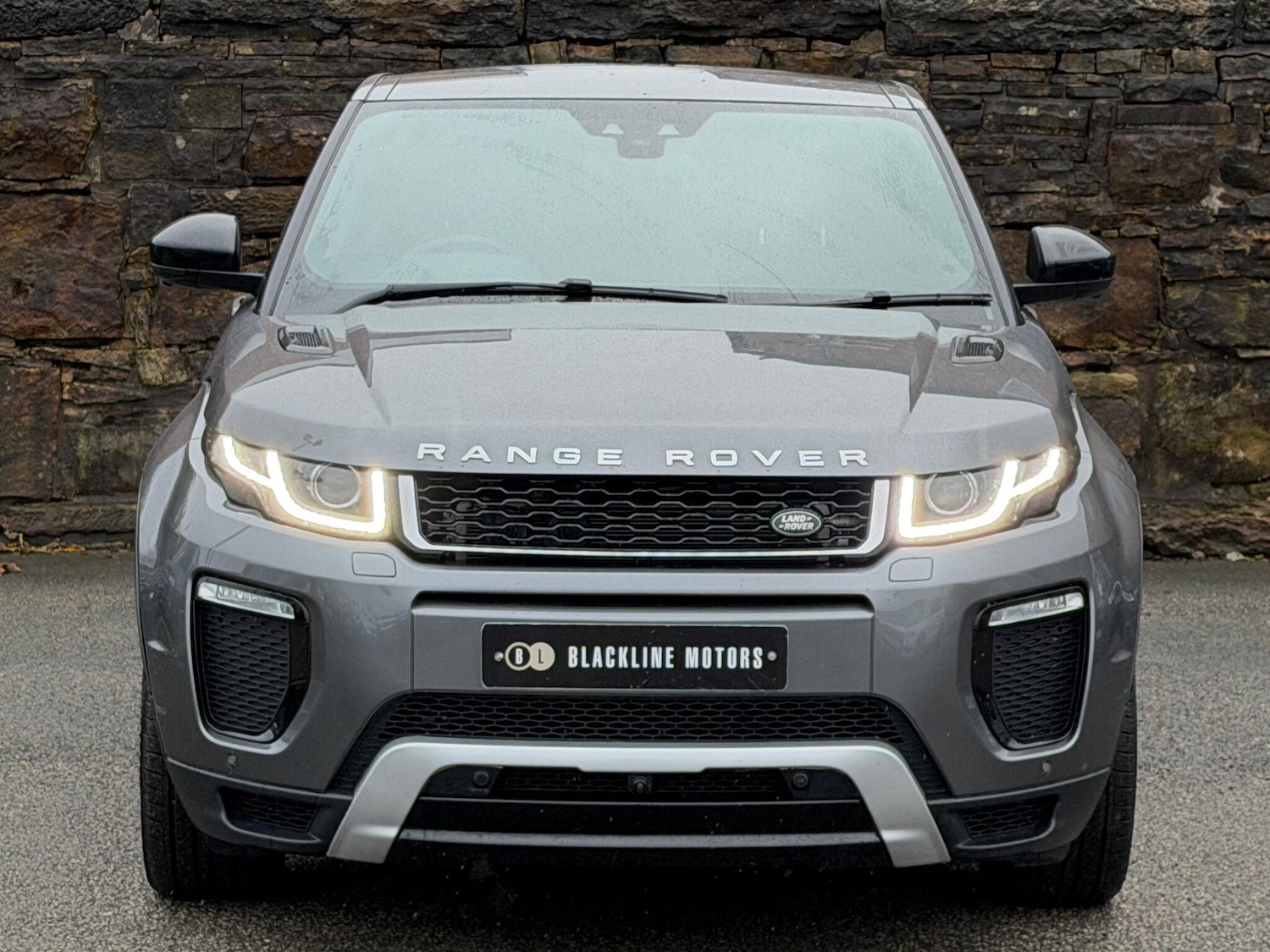 Used Land Rover Range Rover Evoque 2017 for sale - 76781657: Photo 2