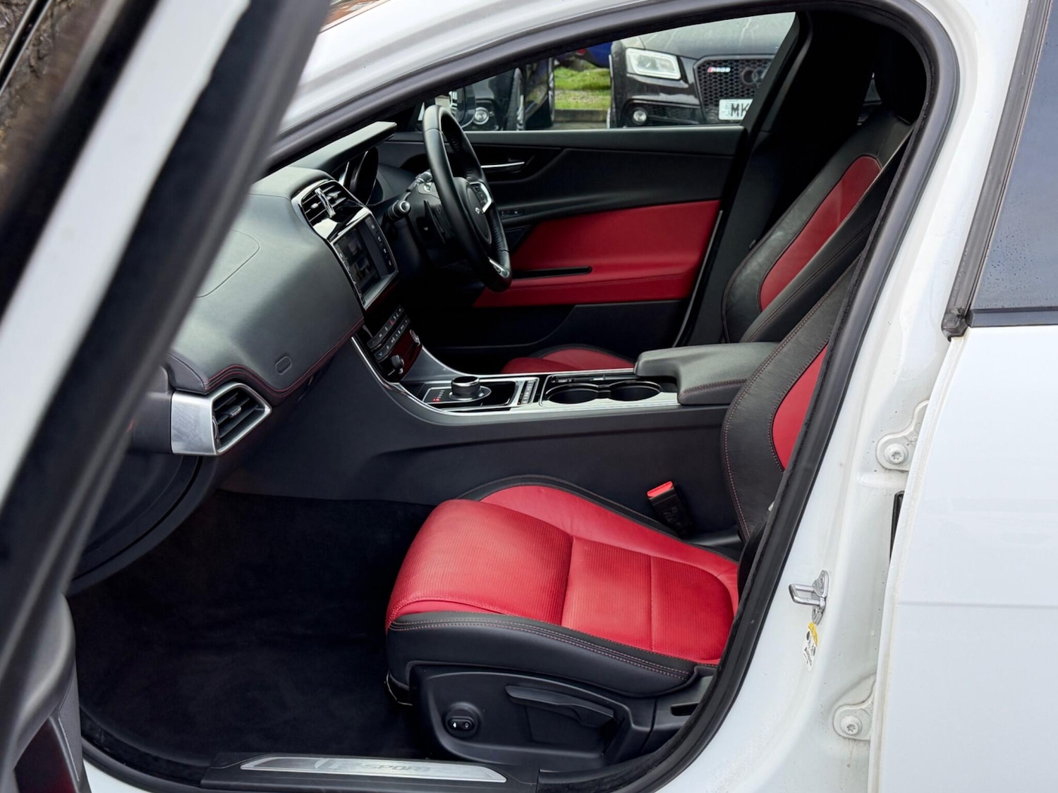 Used Jaguar XE 2018 for sale - 77215934: Photo 14