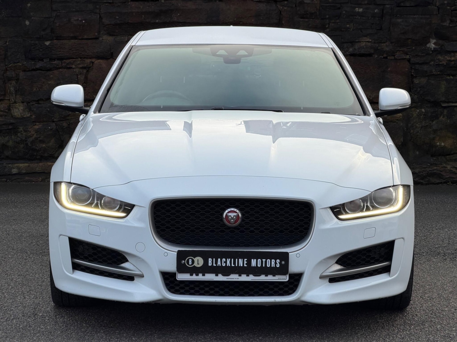 Used Jaguar XE 2018 for sale - 77215934: Photo 2