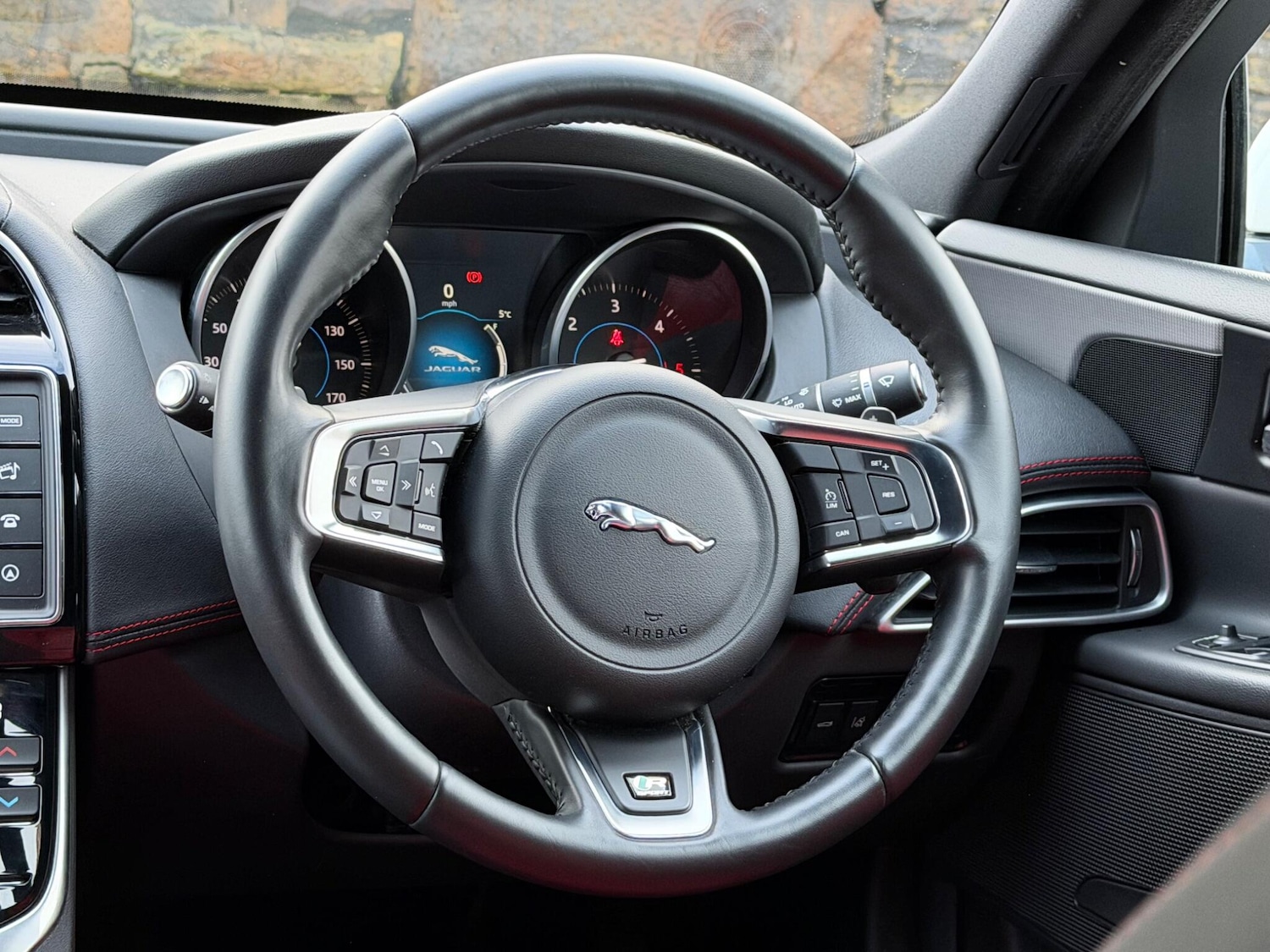 Used Jaguar XE 2018 for sale - 77215934: Photo 21