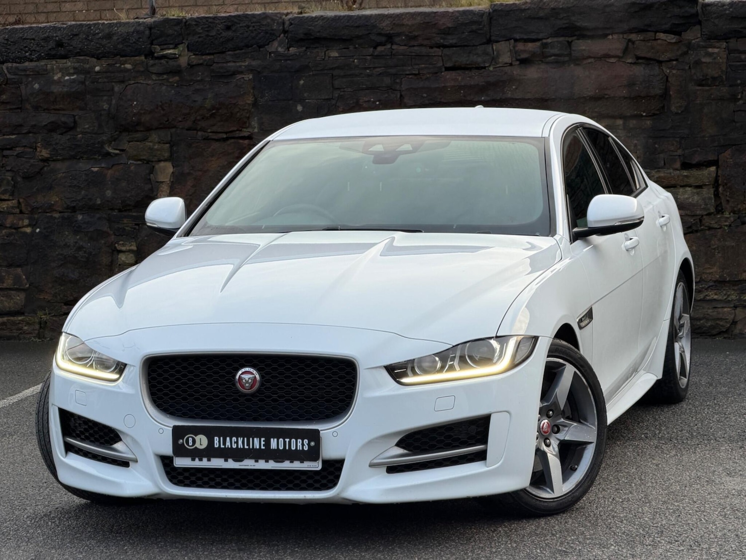 Used Jaguar XE 2018 for sale - 77215934: Photo 3