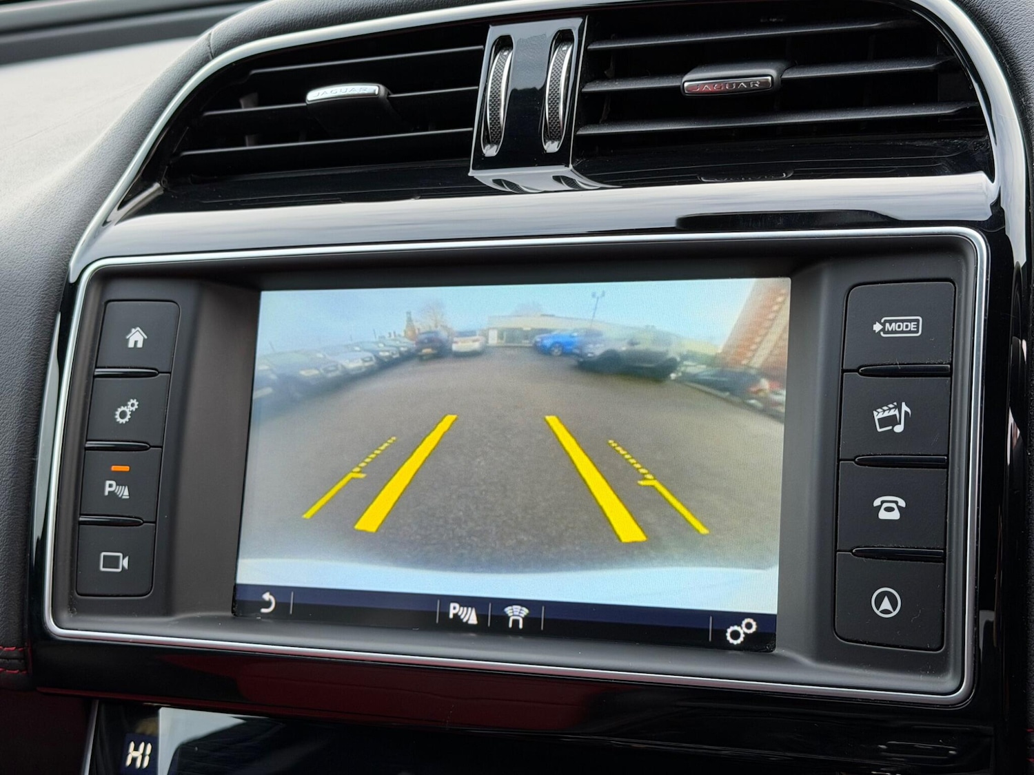 Used Jaguar XE 2018 for sale - 77215934: Photo 32