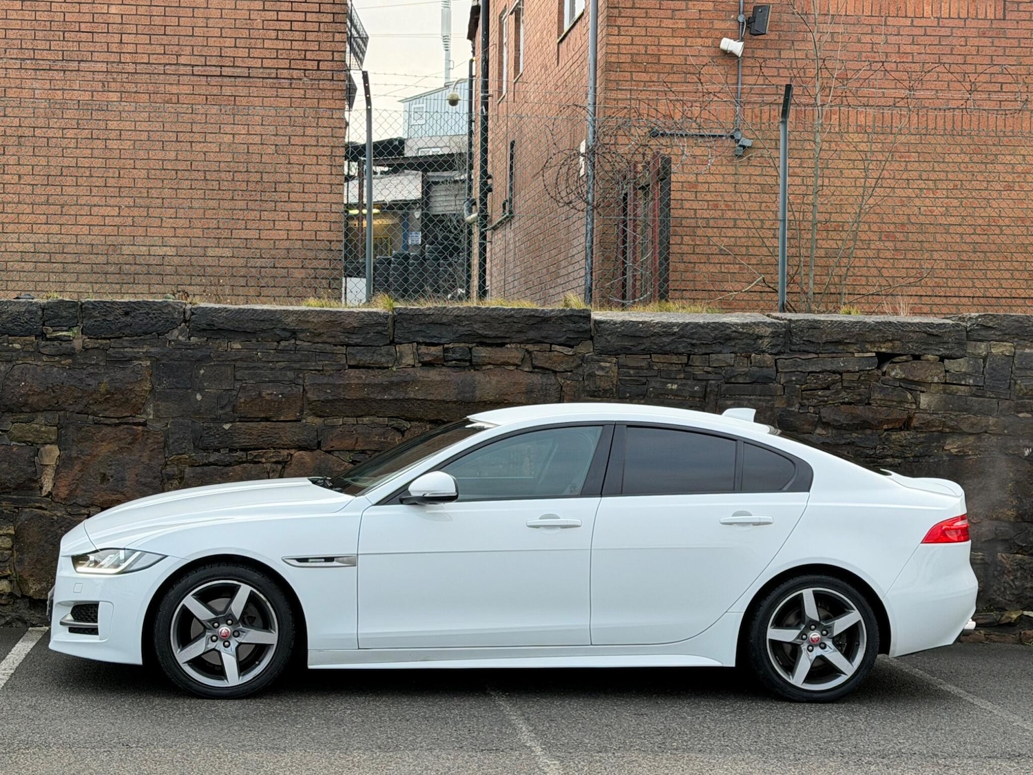 Used Jaguar XE 2018 for sale - 77215934: Photo 4