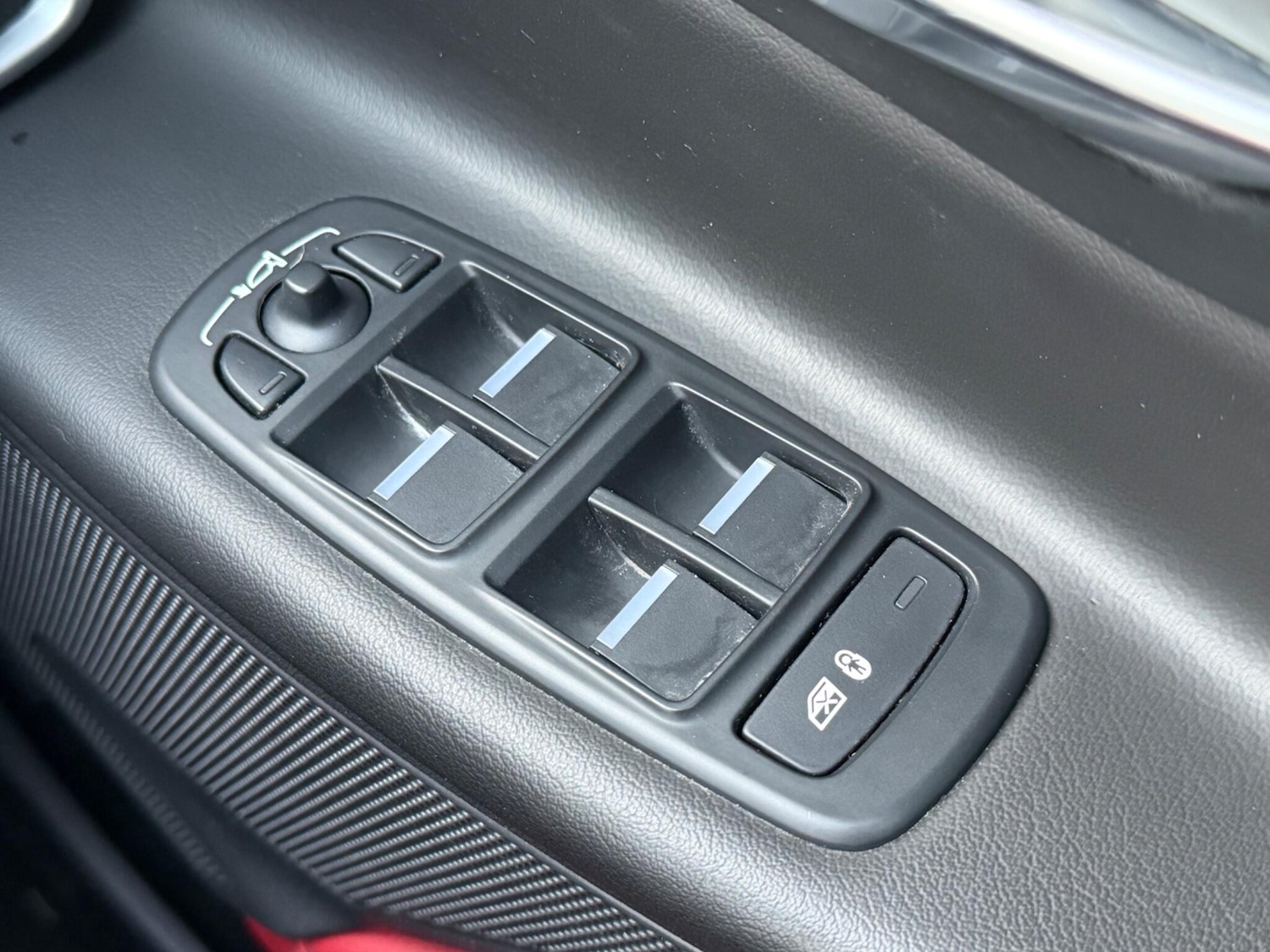 Used Jaguar XE 2018 for sale - 77215934: Photo 40