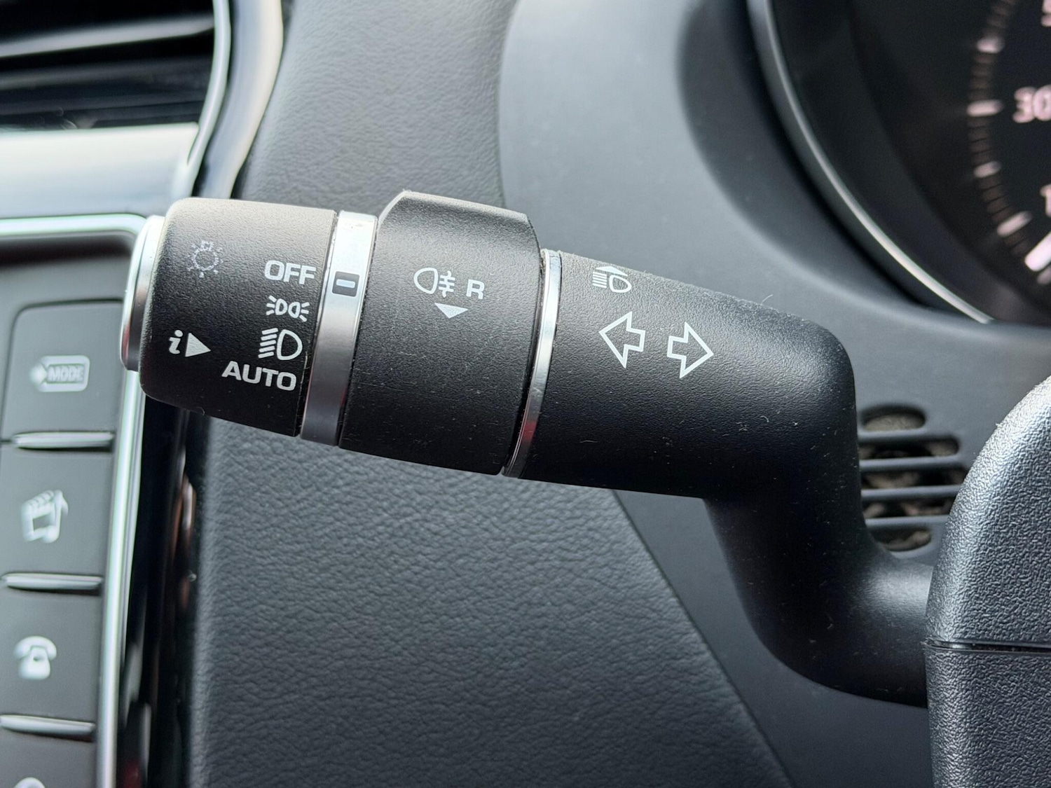 Used Jaguar XE 2018 for sale - 77215934: Photo 45