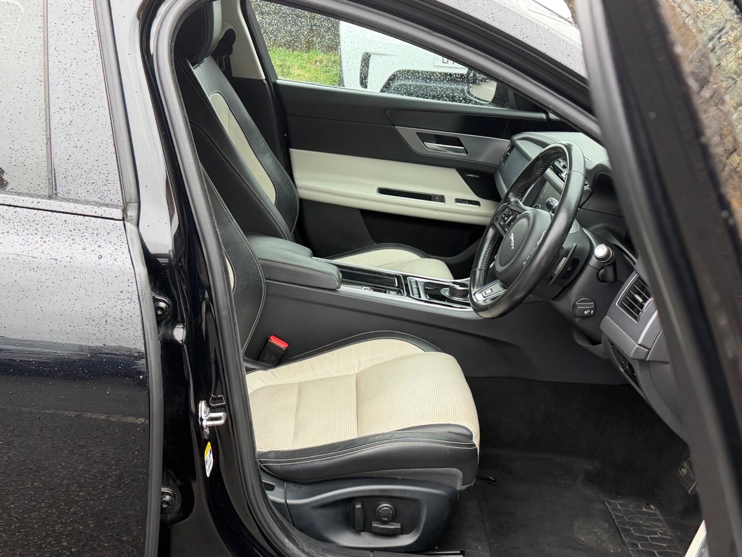 Used Jaguar XF 2017 for sale - 77598980: Photo 14