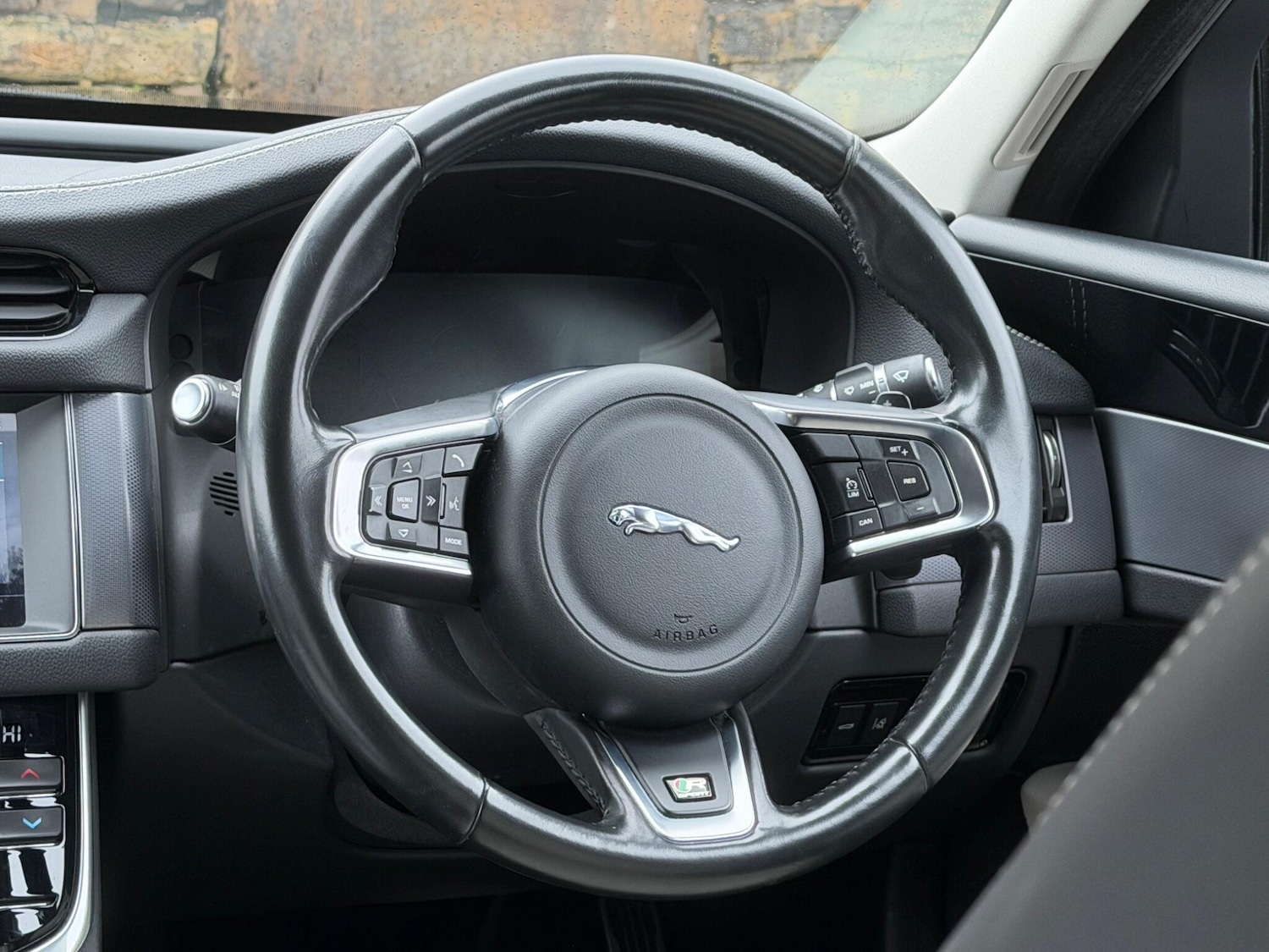 Used Jaguar XF 2017 for sale - 77598980: Photo 24