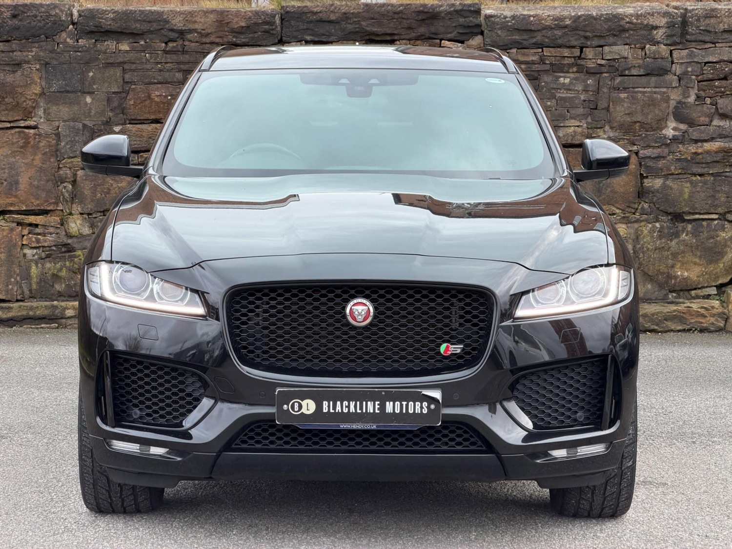 Used Jaguar F-Pace 2017 for sale - 77291471: Photo 2