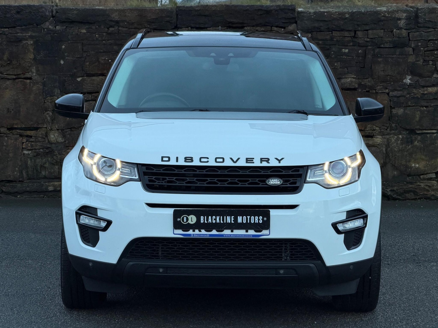 Used Land Rover Discovery Sport 2015 for sale - 77131575: Photo 2