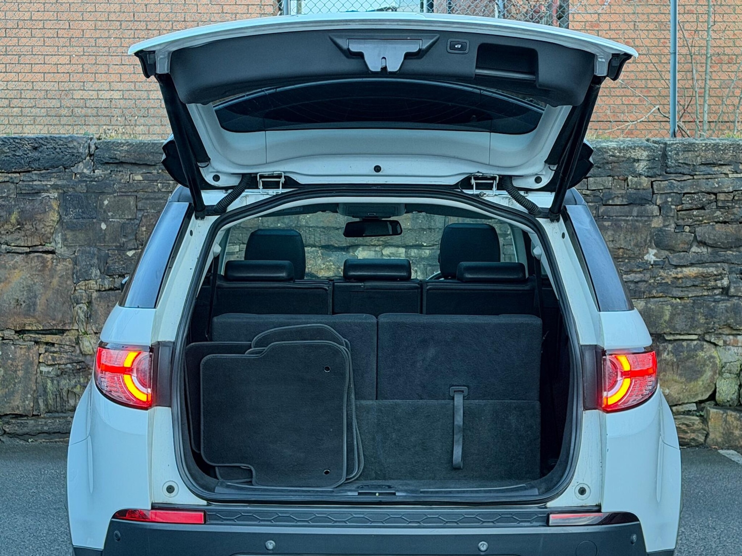 Used Land Rover Discovery Sport 2015 for sale - 77131575: Photo 22