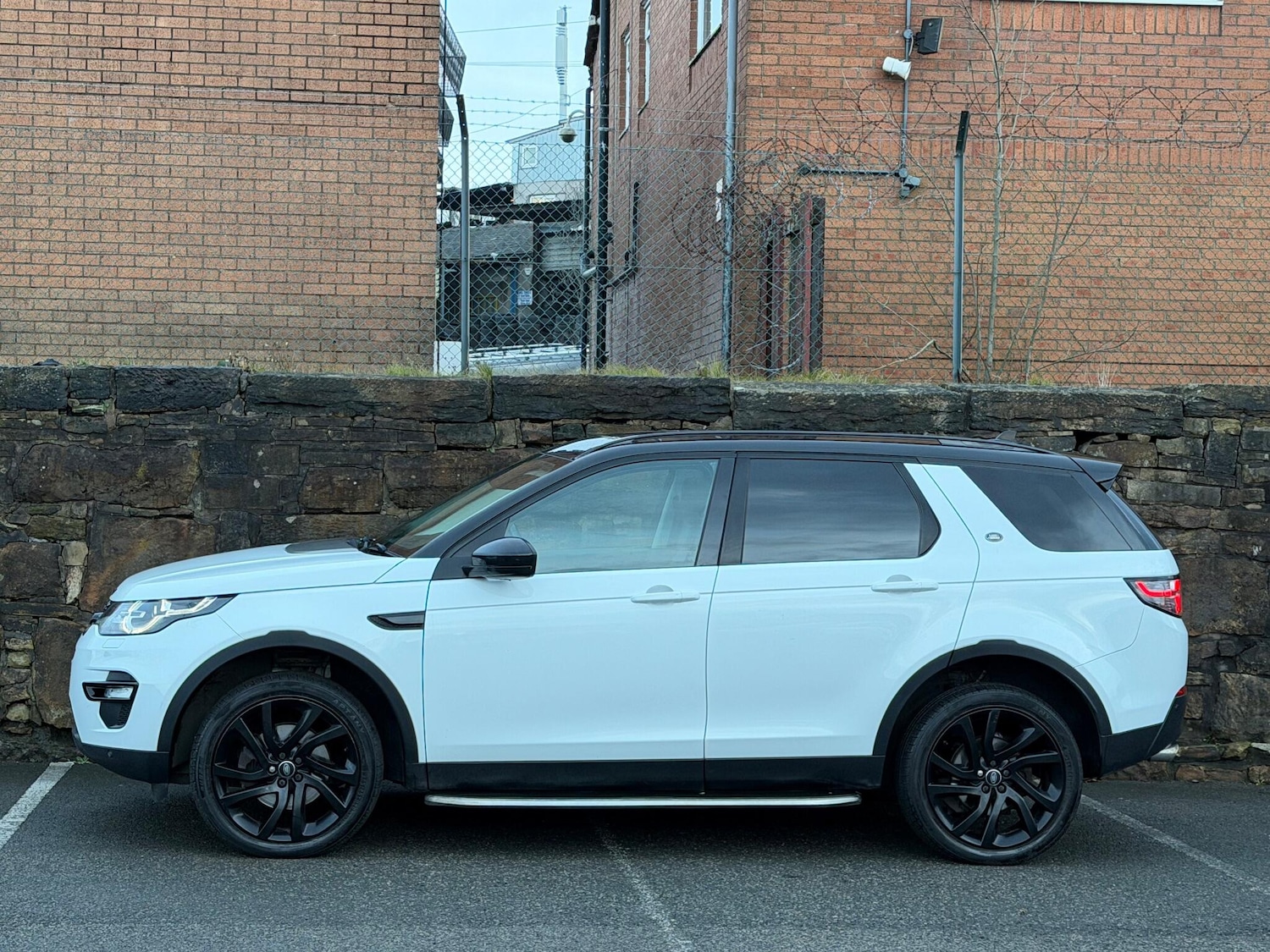 Used Land Rover Discovery Sport 2015 for sale - 77131575: Photo 4