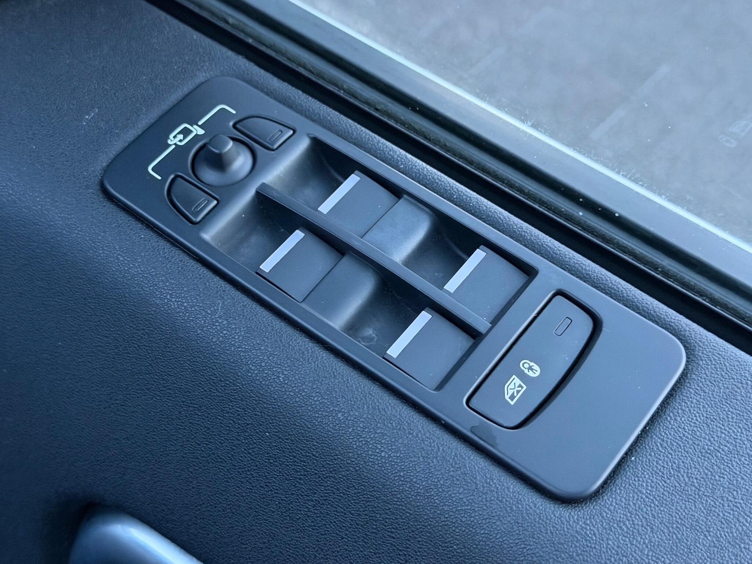 Used Land Rover Discovery Sport 2015 for sale - 77131575: Photo 42