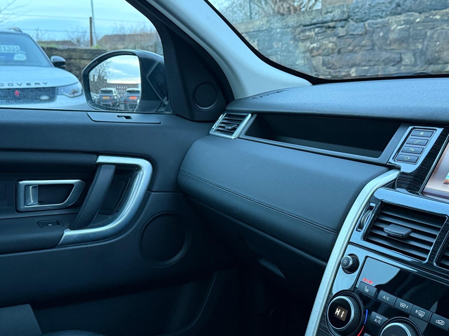 Used Land Rover Discovery Sport 2015 for sale - 77131575: Photo 45