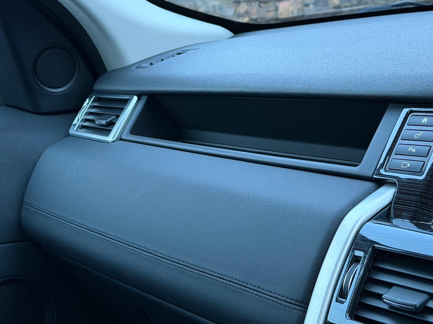 Used Land Rover Discovery Sport 2015 for sale - 77131575: Photo 46