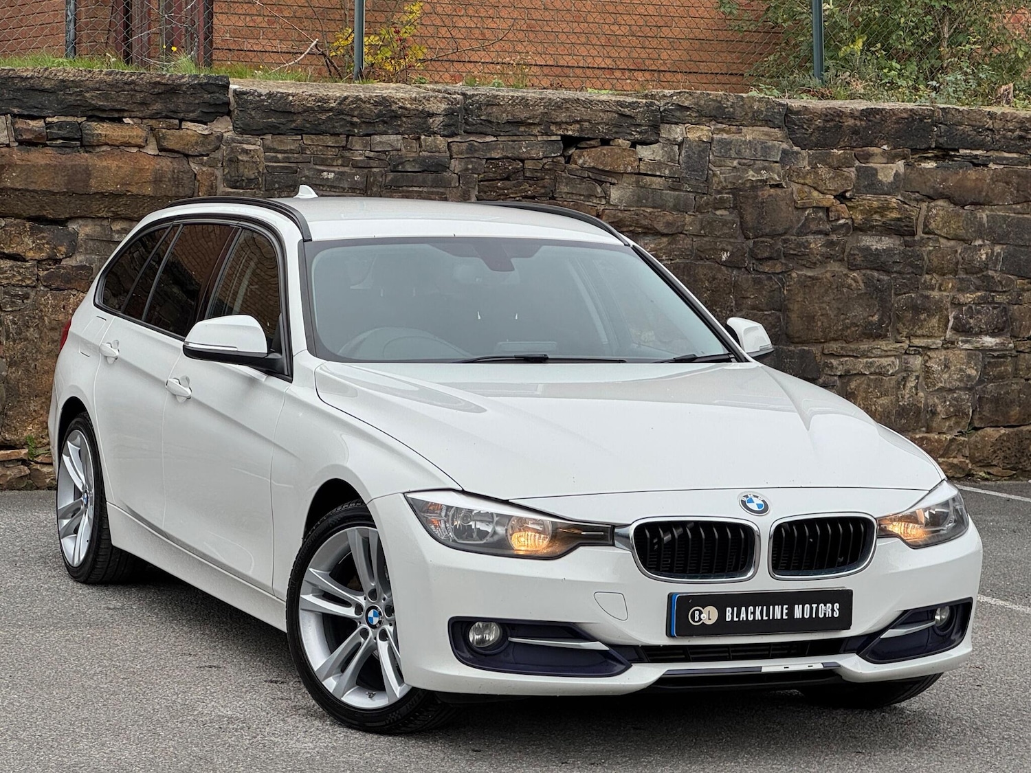 Used BMW 3 Series 2015 for sale - 76238771: Photo 1