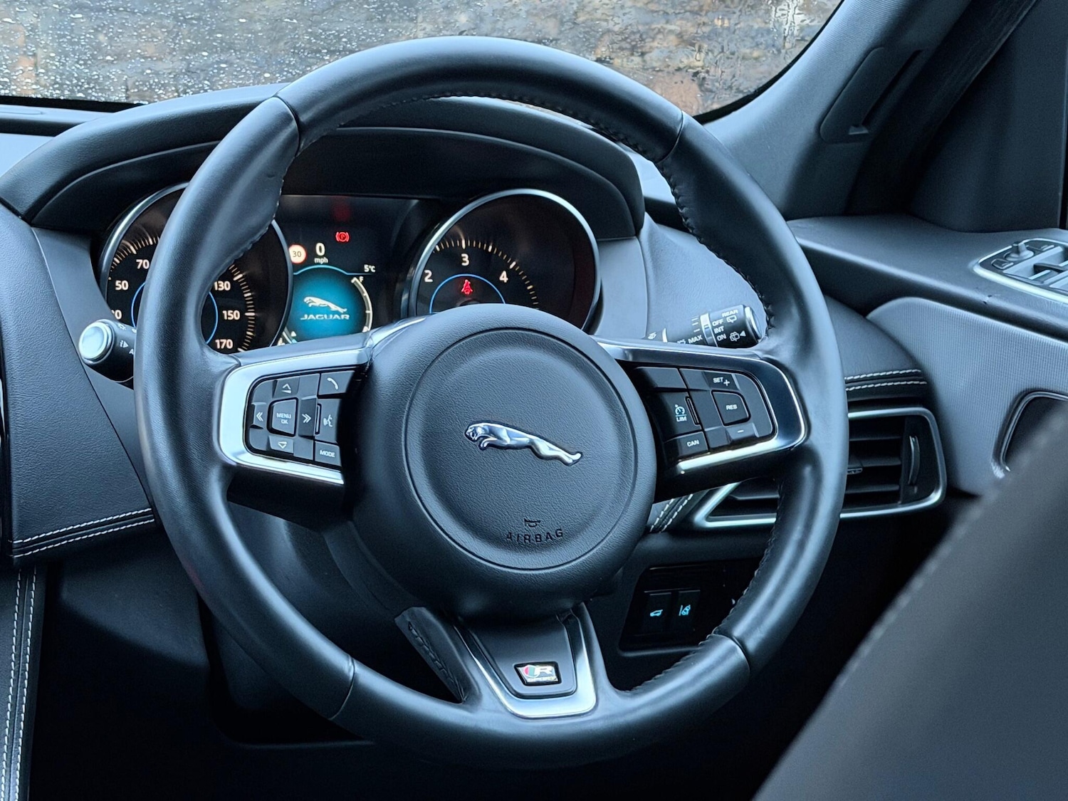 Used Jaguar F-Pace 2018 for sale - 76584701: Photo 24