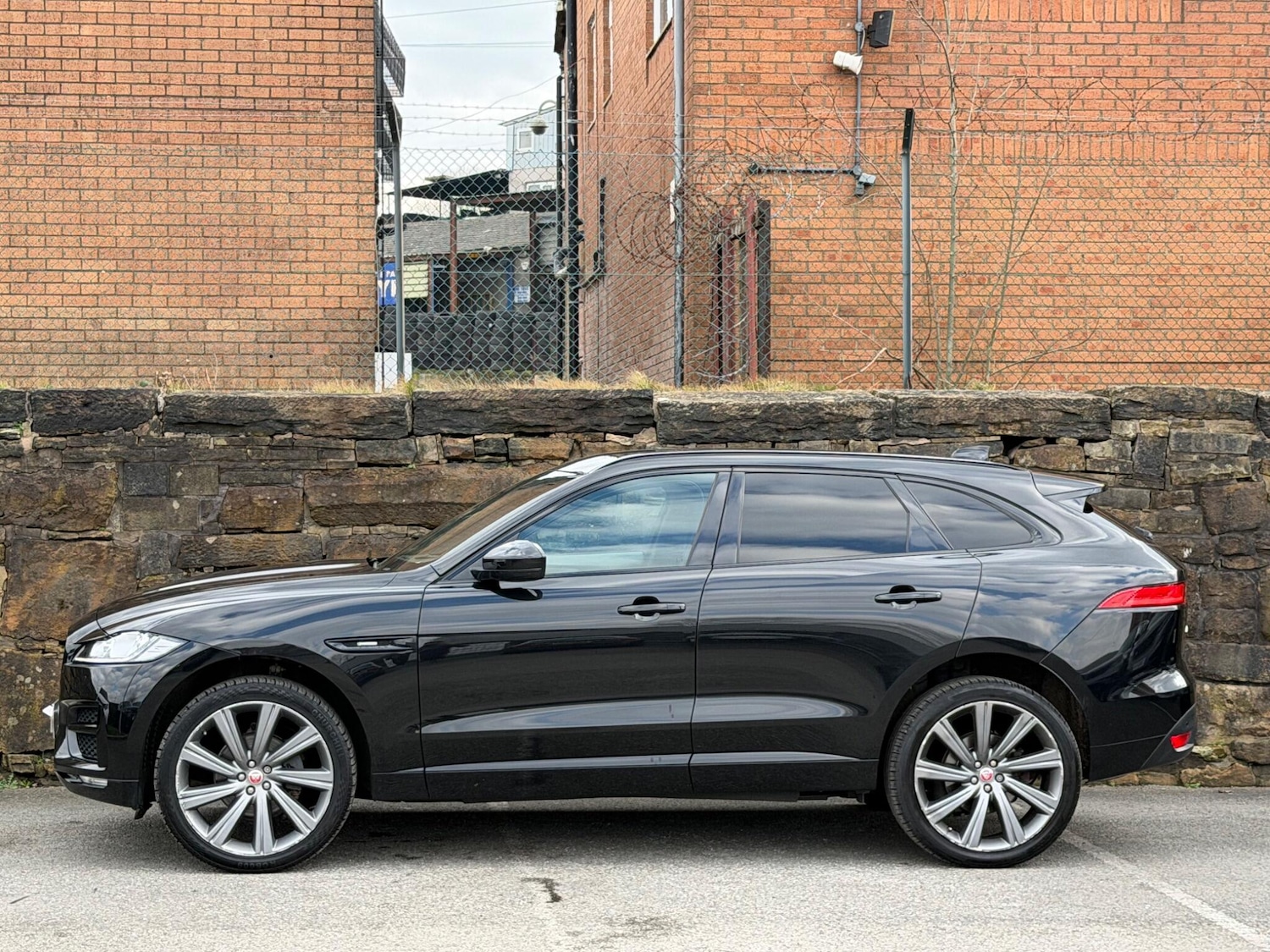 Used Jaguar F-Pace 2018 for sale - 77625854: Photo 4
