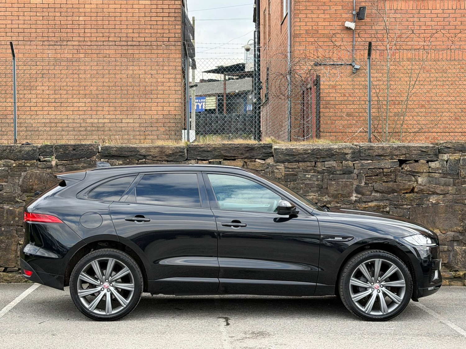 Used Jaguar F-Pace 2018 for sale - 77625854: Photo 8