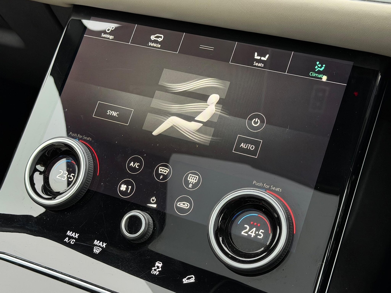 Used Land Rover Range Rover Velar 2019 for sale - 76584910: Photo 39