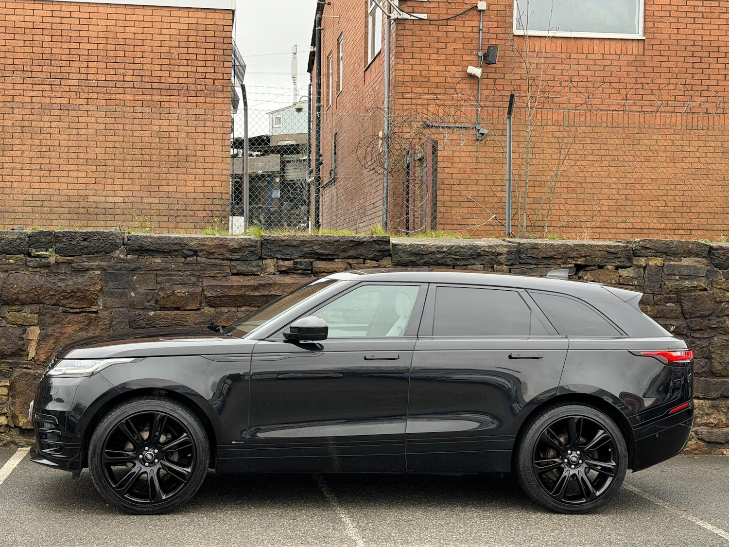 Used Land Rover Range Rover Velar 2019 for sale - 76584910: Photo 4