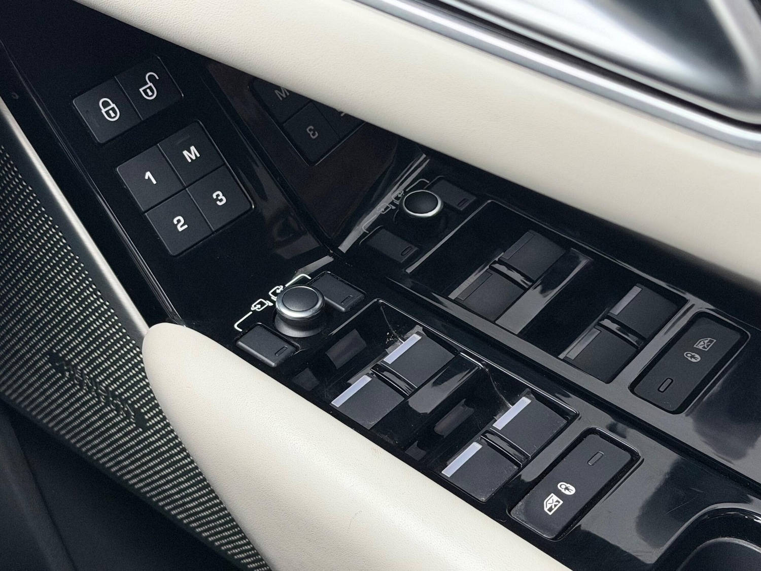 Used Land Rover Range Rover Velar 2019 for sale - 76584910: Photo 47