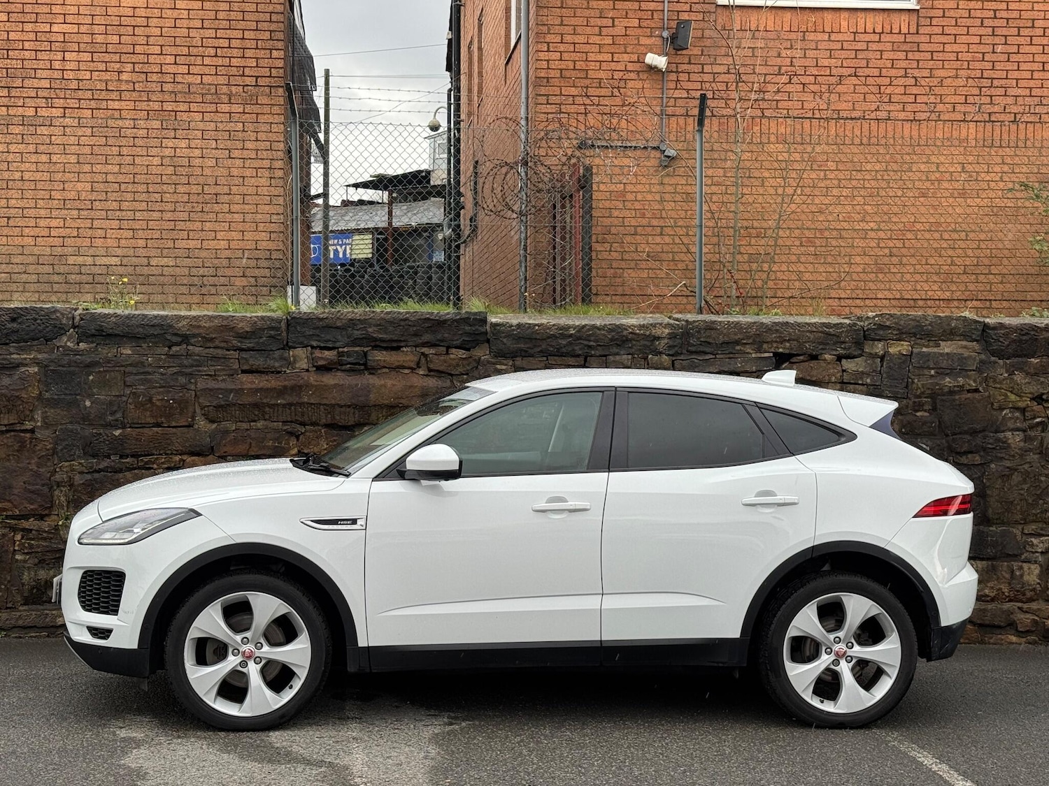 Used Jaguar E-Pace 2018 for sale - 76307479: Photo 4