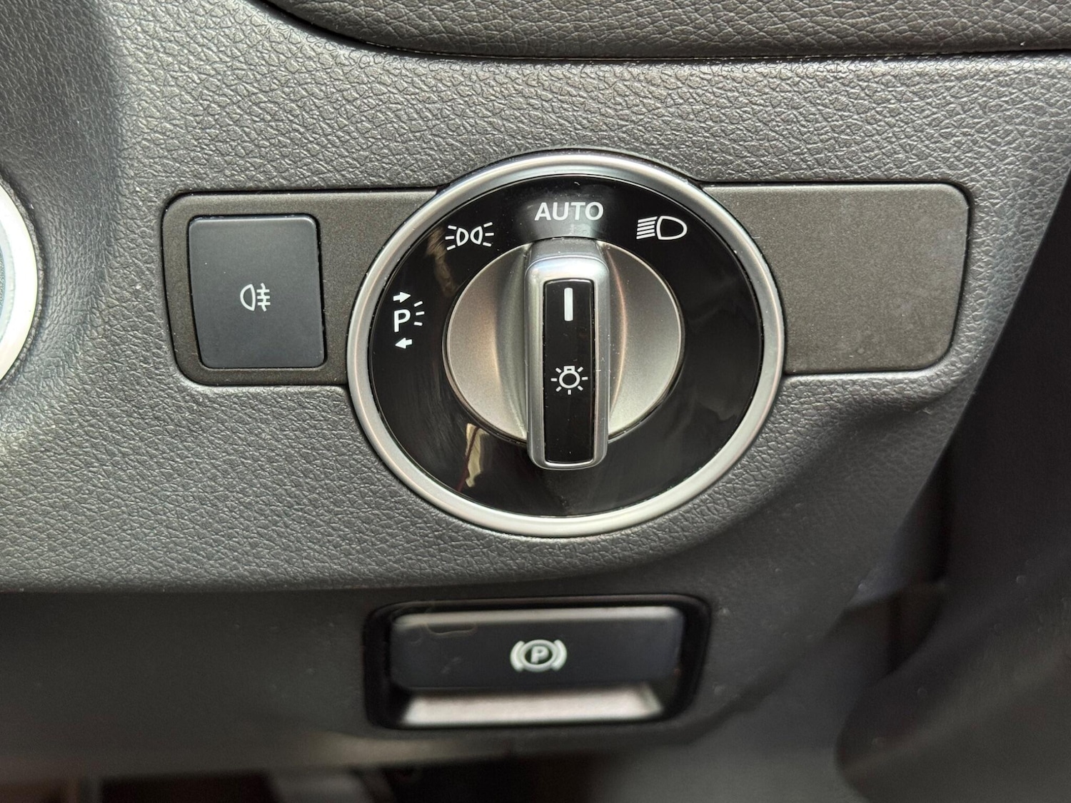 Used Mercedes-Benz GLA 2015 for sale - 76160992: Photo 39