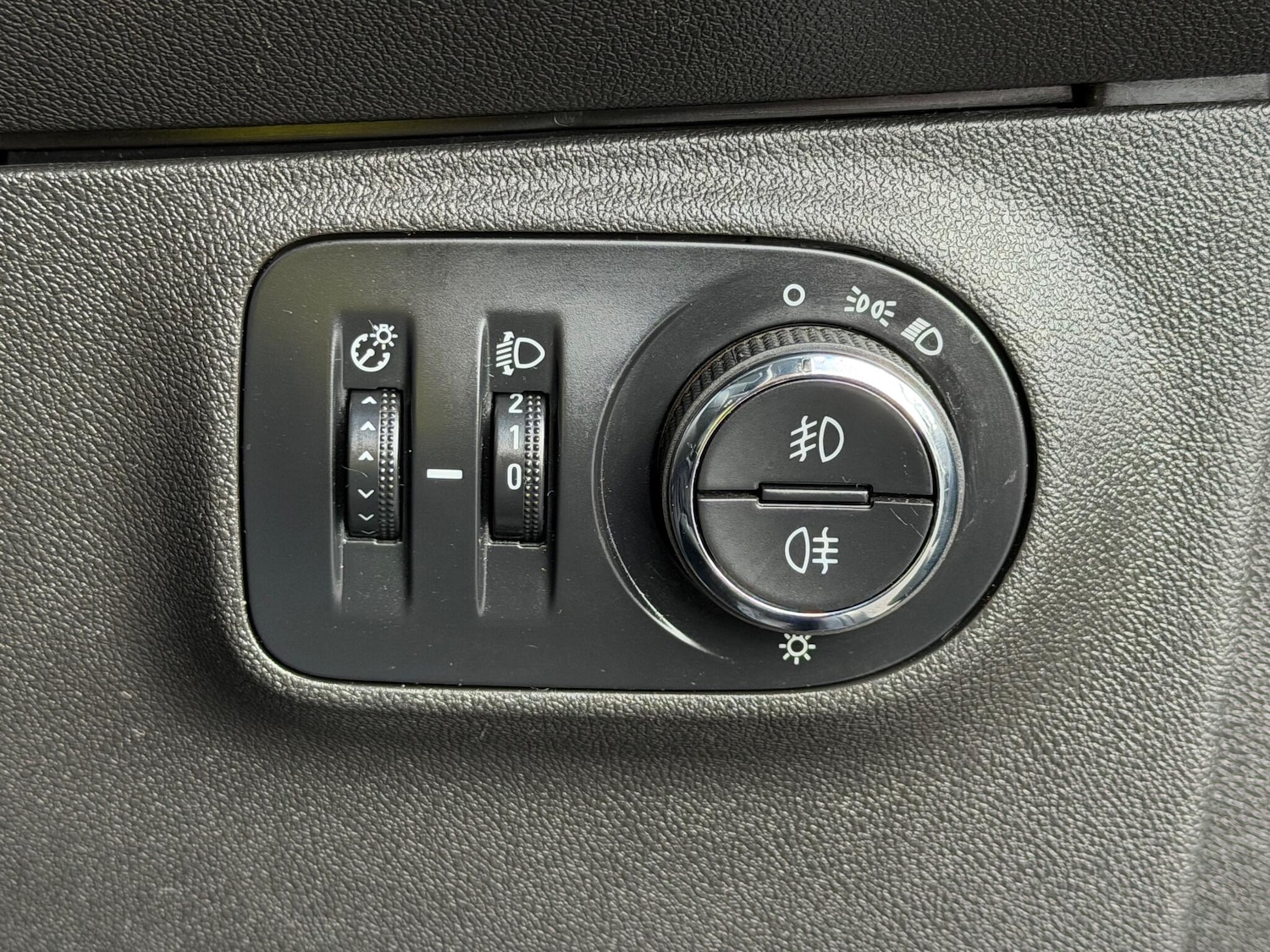 Used Vauxhall Corsa 2015 for sale - 76440846: Photo 38