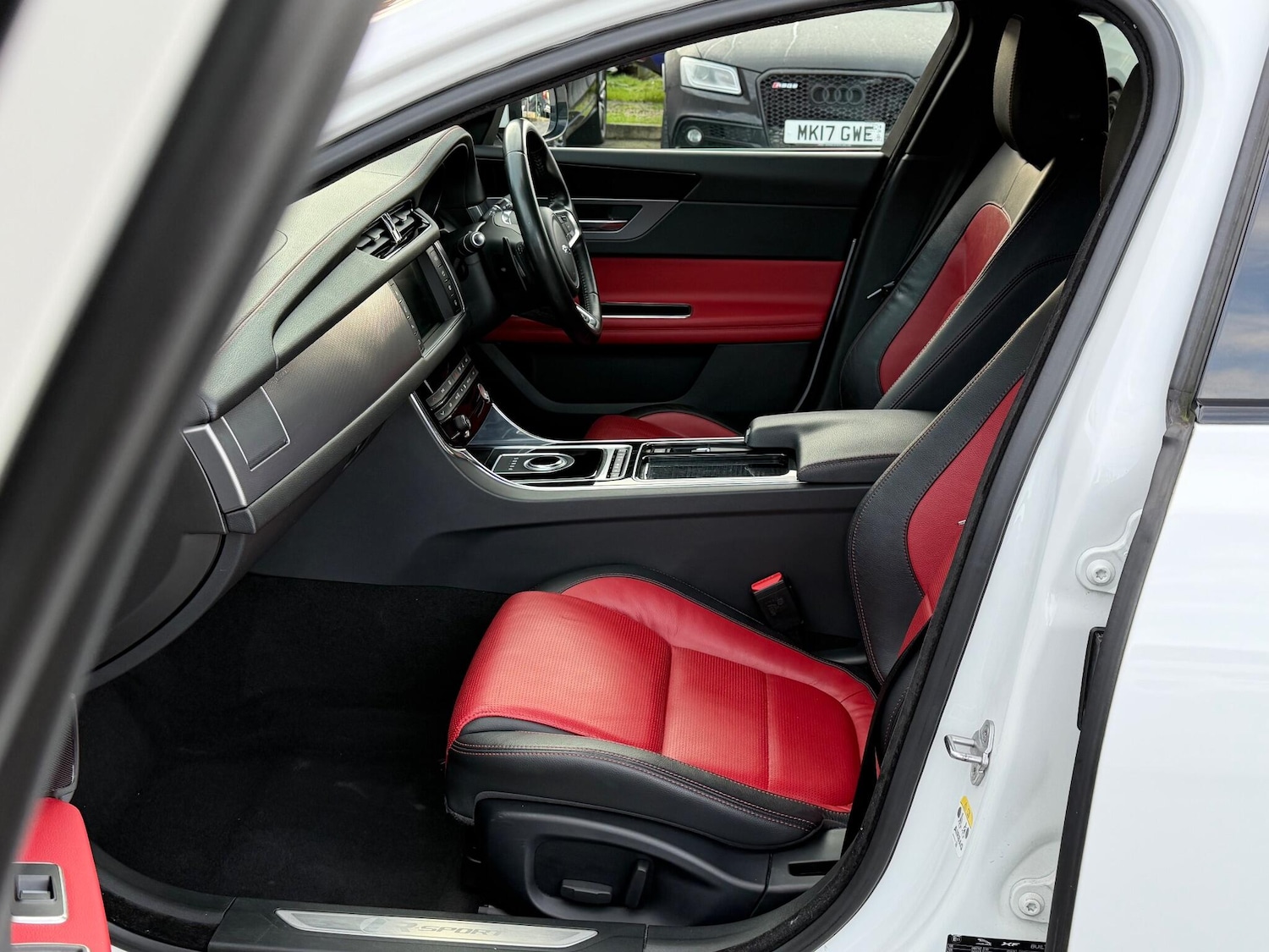 Used Jaguar XF 2017 for sale - 77203921: Photo 15