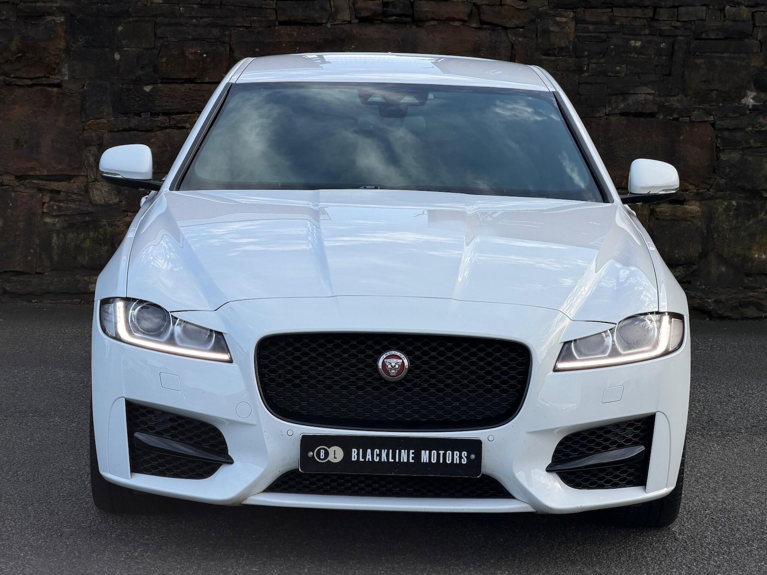 Used Jaguar XF 2017 for sale - 77203921: Photo 2