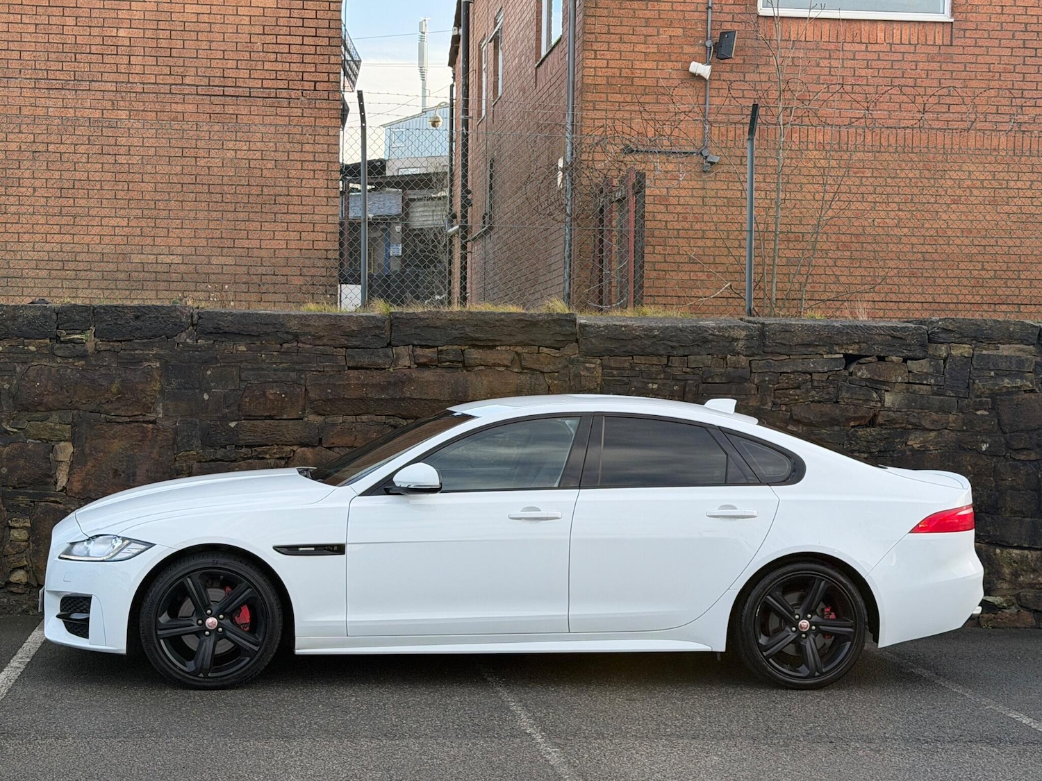 Used Jaguar XF 2017 for sale - 77203921: Photo 4