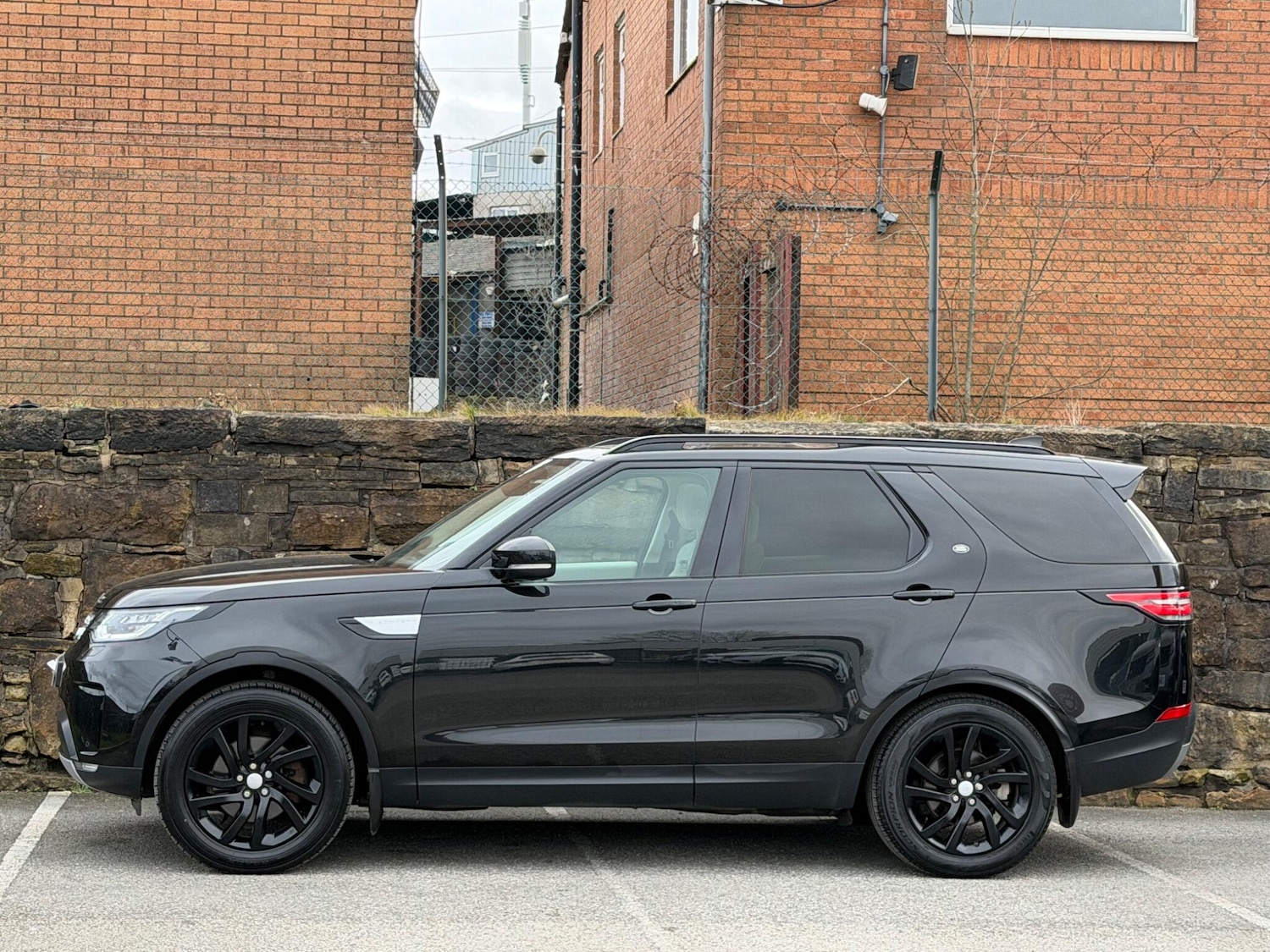 Used Land Rover Discovery 2018 for sale - 77510058: Photo 4