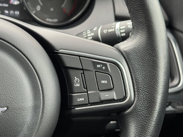 Used Jaguar E-Pace 2018 for sale - 76282593: Photo 26
