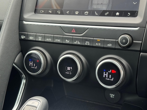 Used Jaguar E-Pace 2018 for sale - 76282593: Photo 39