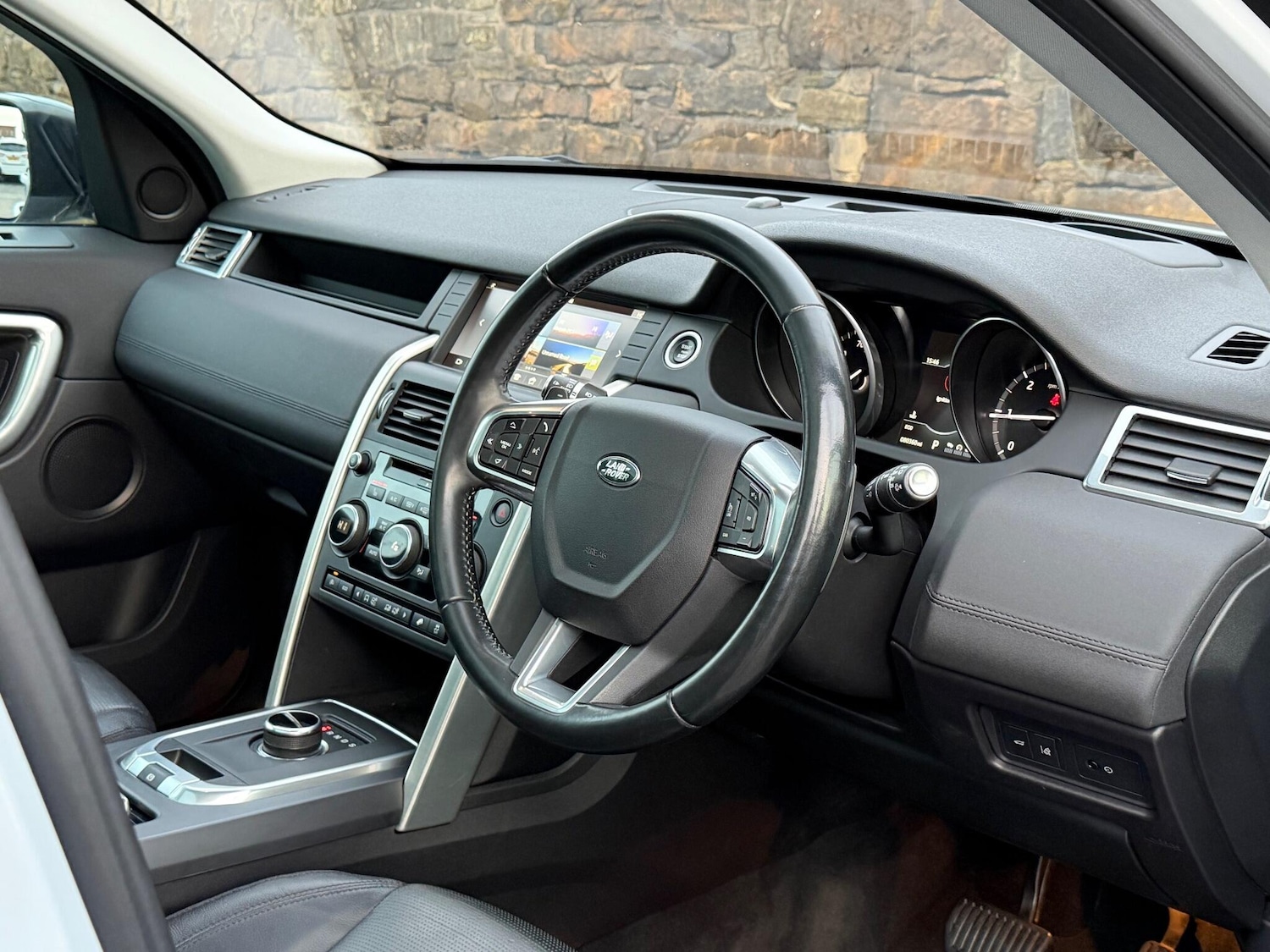 Used Land Rover Discovery Sport 2017 for sale - 76560986: Photo 12