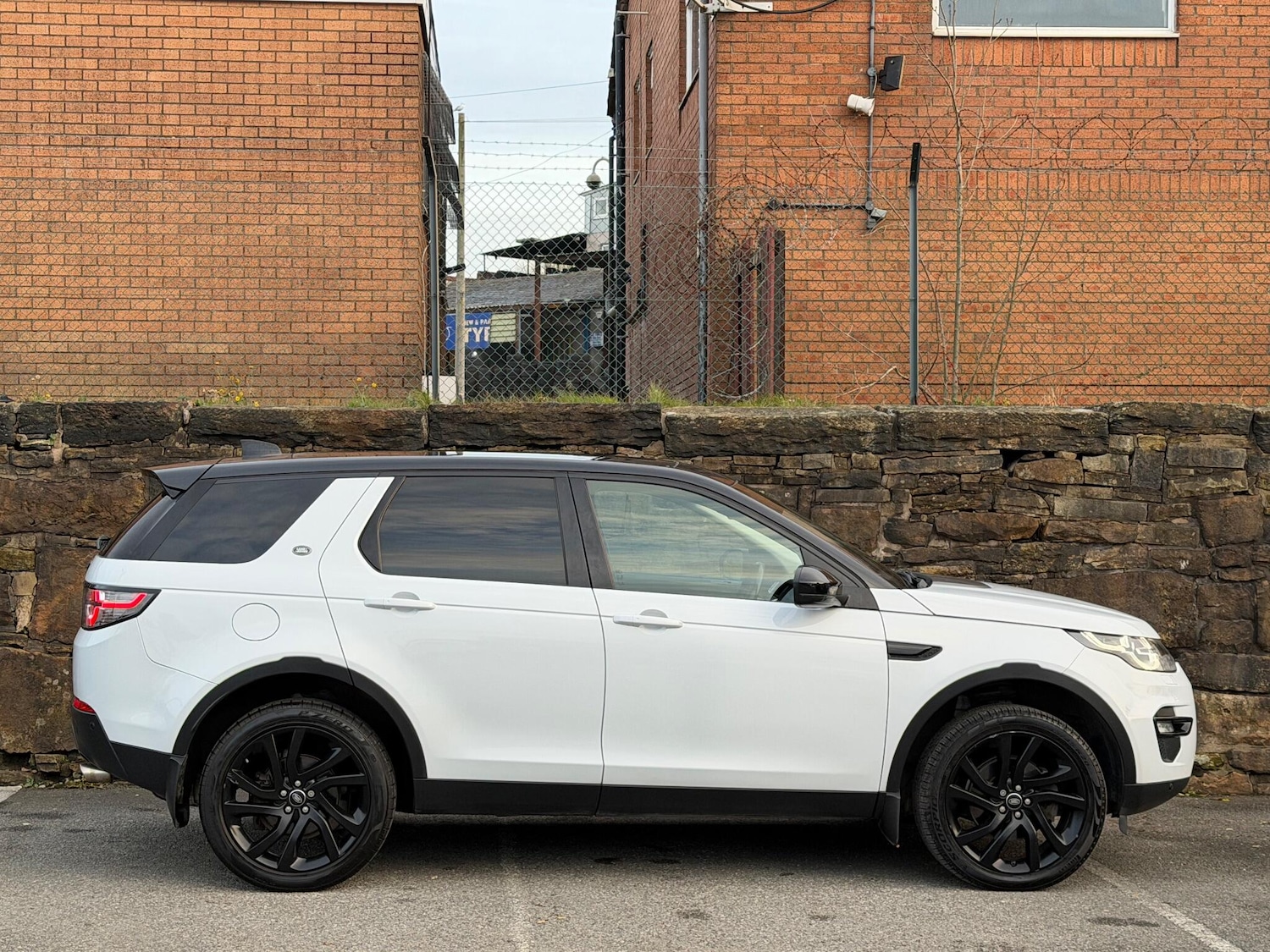Used Land Rover Discovery Sport 2017 for sale - 76560986: Photo 8