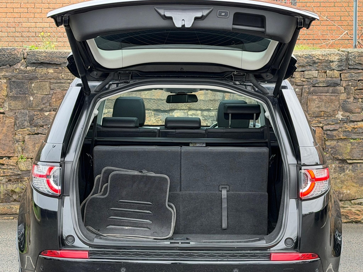 Used Land Rover Discovery Sport 2018 for sale - 76349379: Photo 23