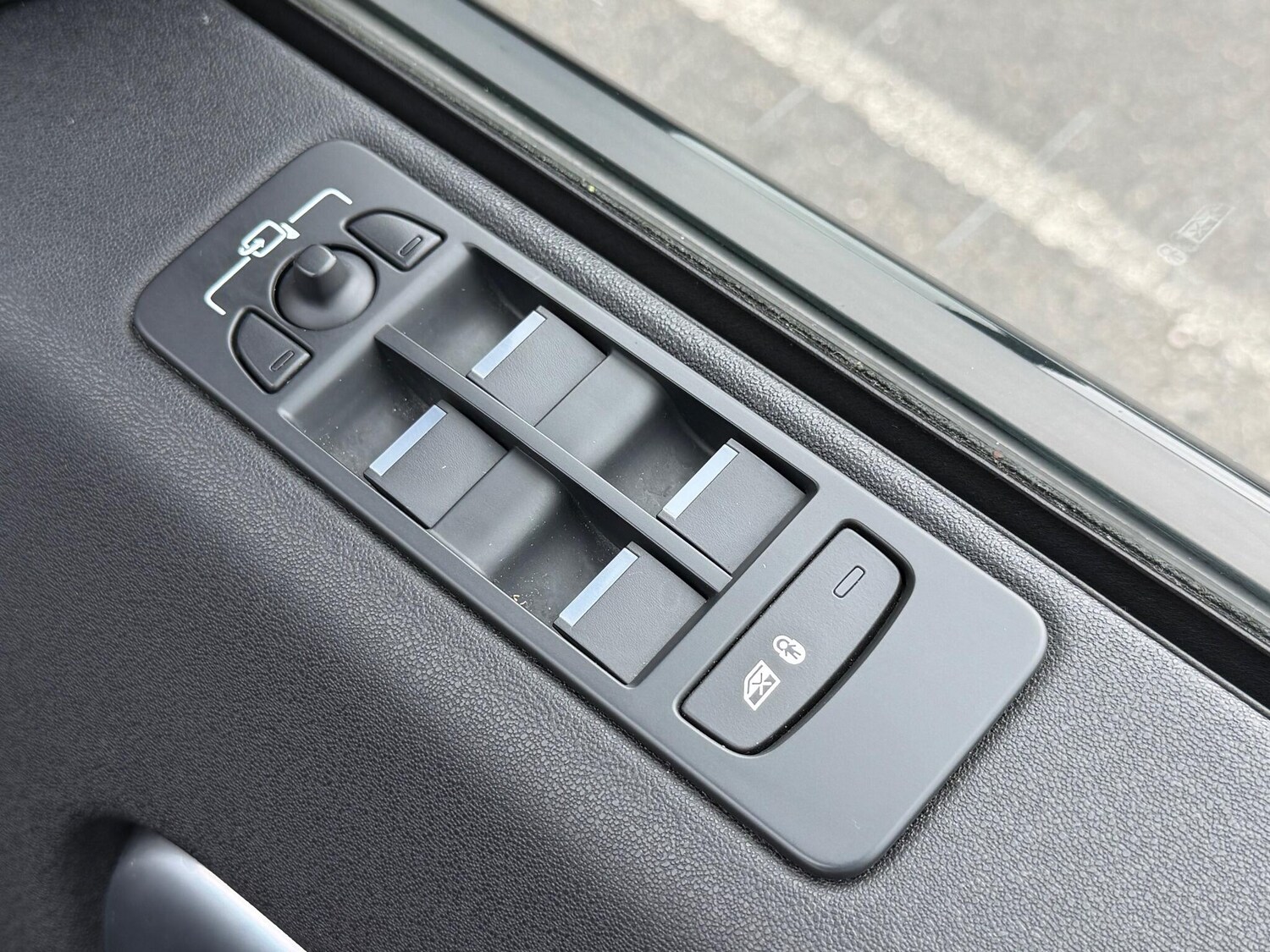 Used Land Rover Discovery Sport 2018 for sale - 76349379: Photo 50